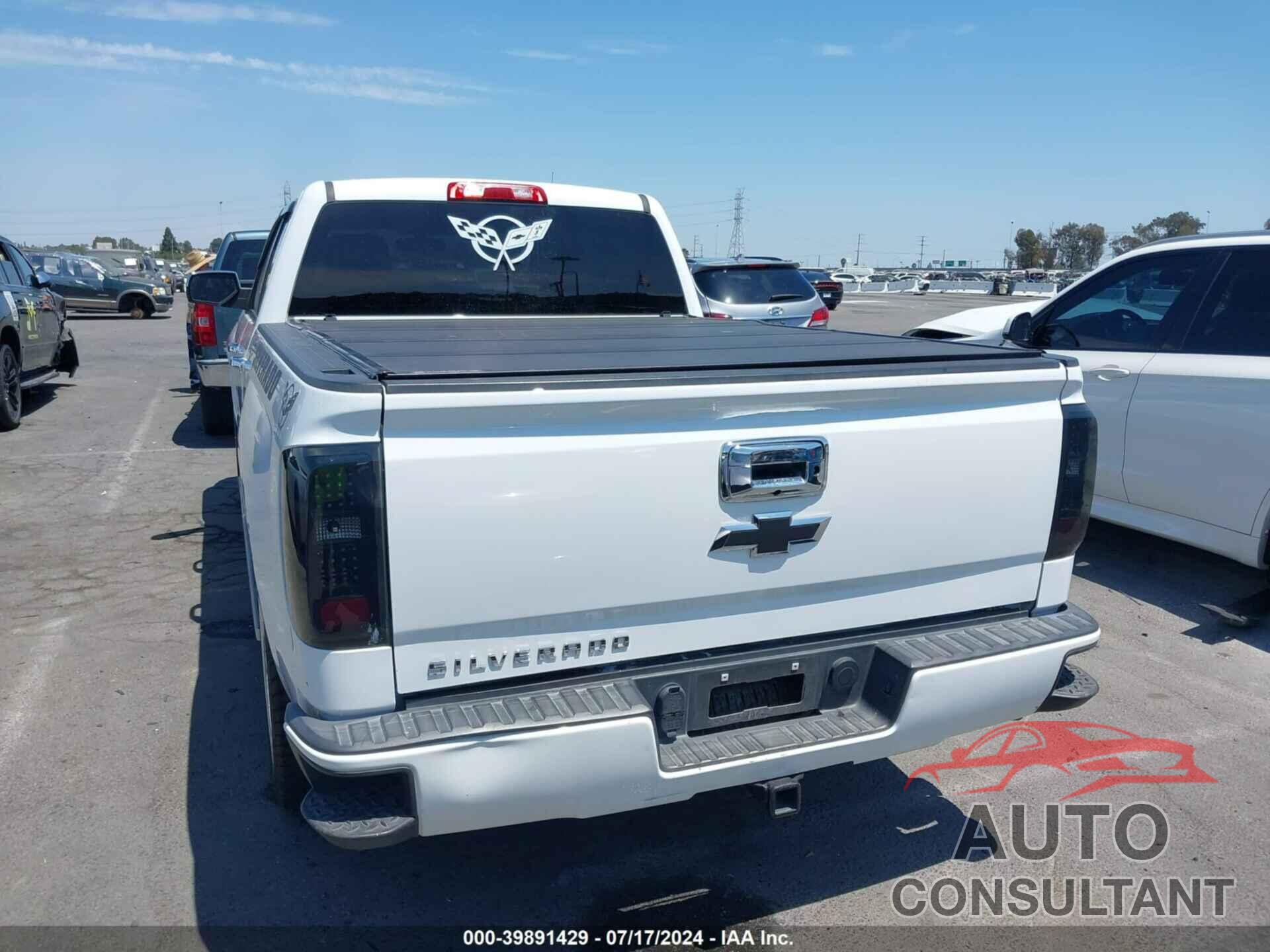 CHEVROLET SILVERADO 1500 2018 - 1GCRCPECXJZ366121