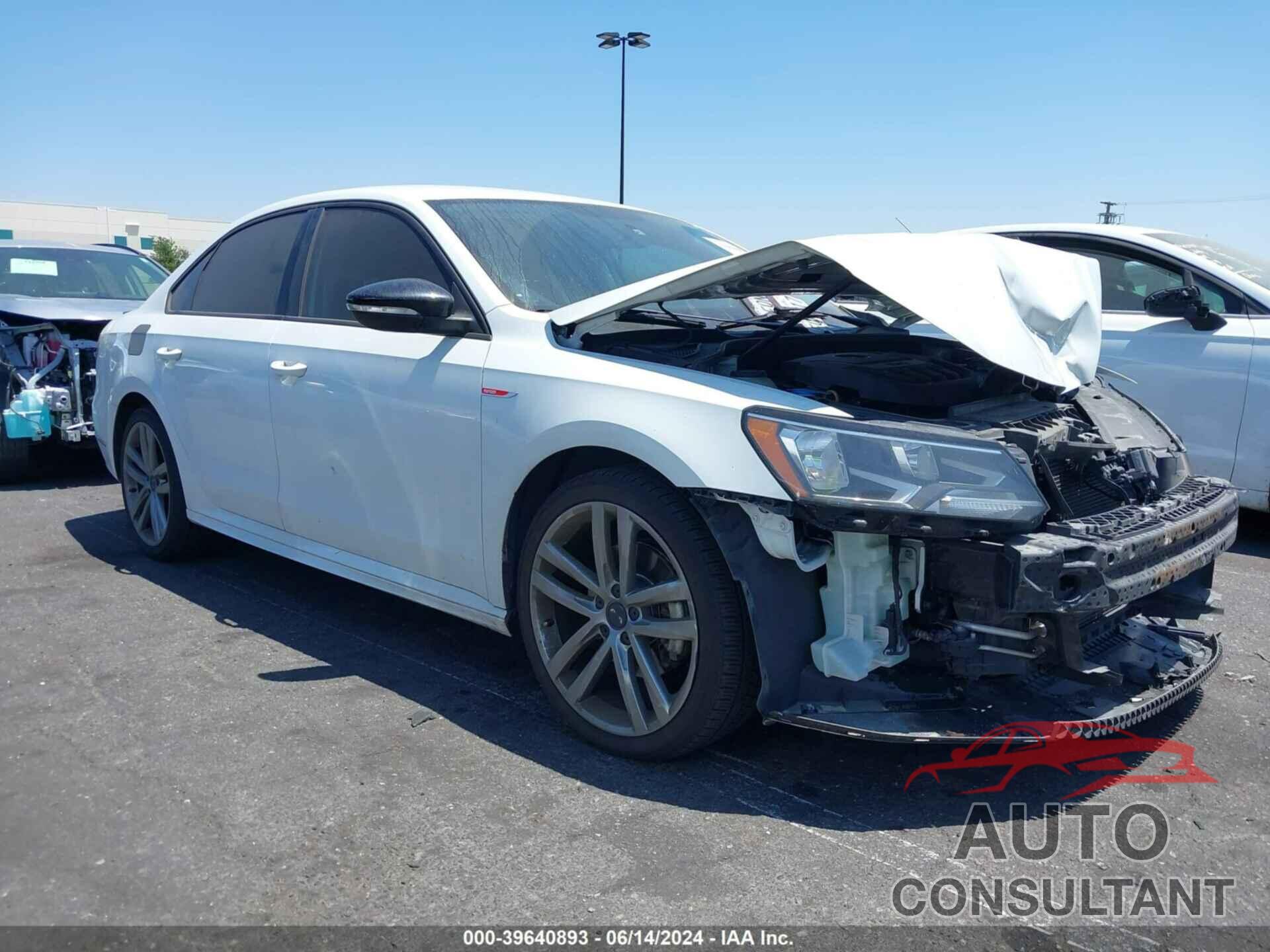 VOLKSWAGEN PASSAT 2018 - 1VWAA7A34JC040470