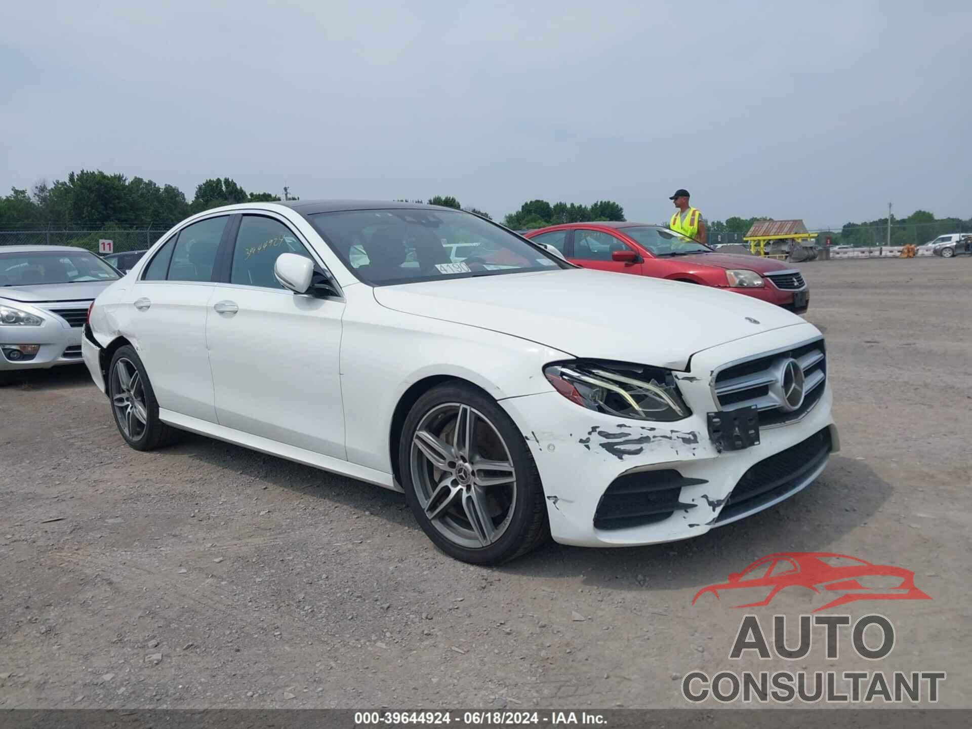 MERCEDES-BENZ E 300 2019 - WDDZF4JB5KA661619