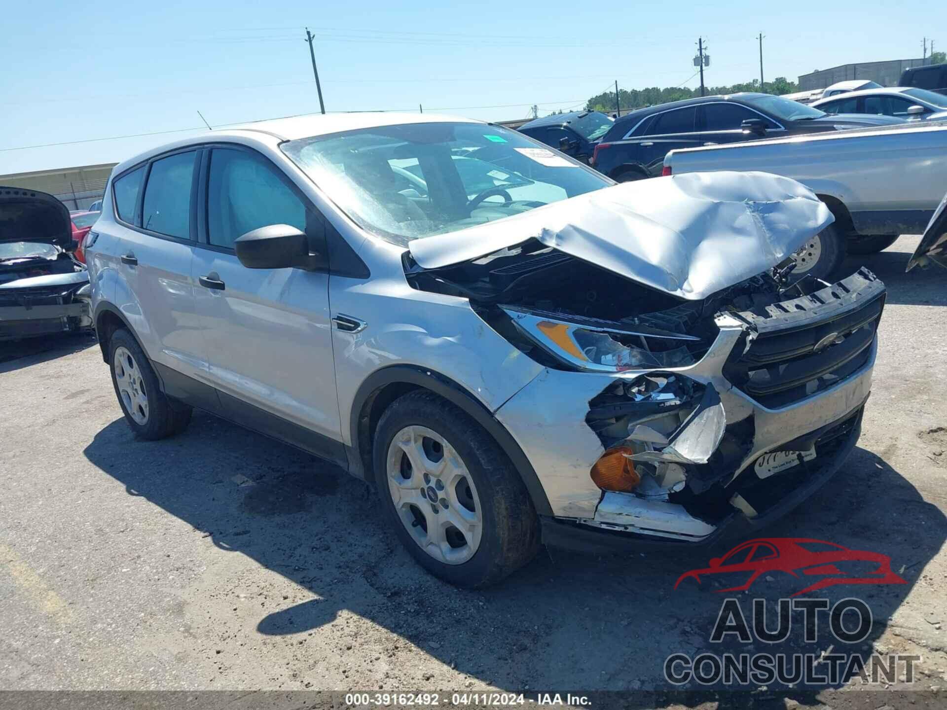 FORD ESCAPE 2017 - 1FMCU0F77HUD37643