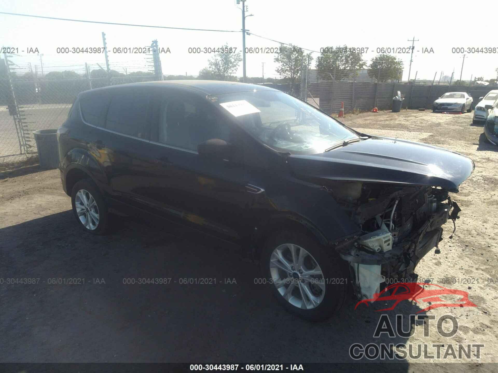FORD ESCAPE 2017 - 1FMCU9G92HUA28523