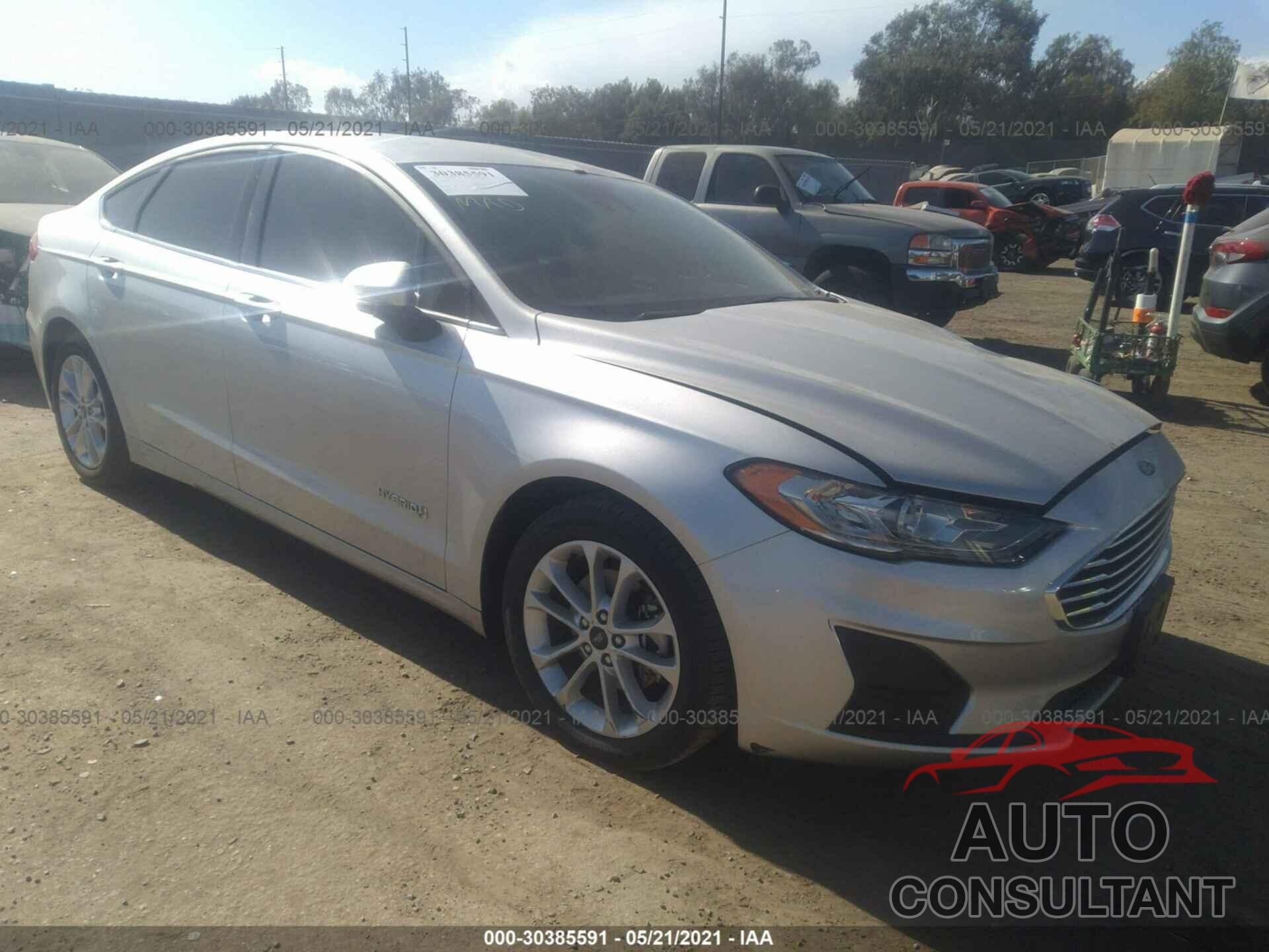 FORD FUSION HYBRID 2019 - 3FA6P0LU8KR200055