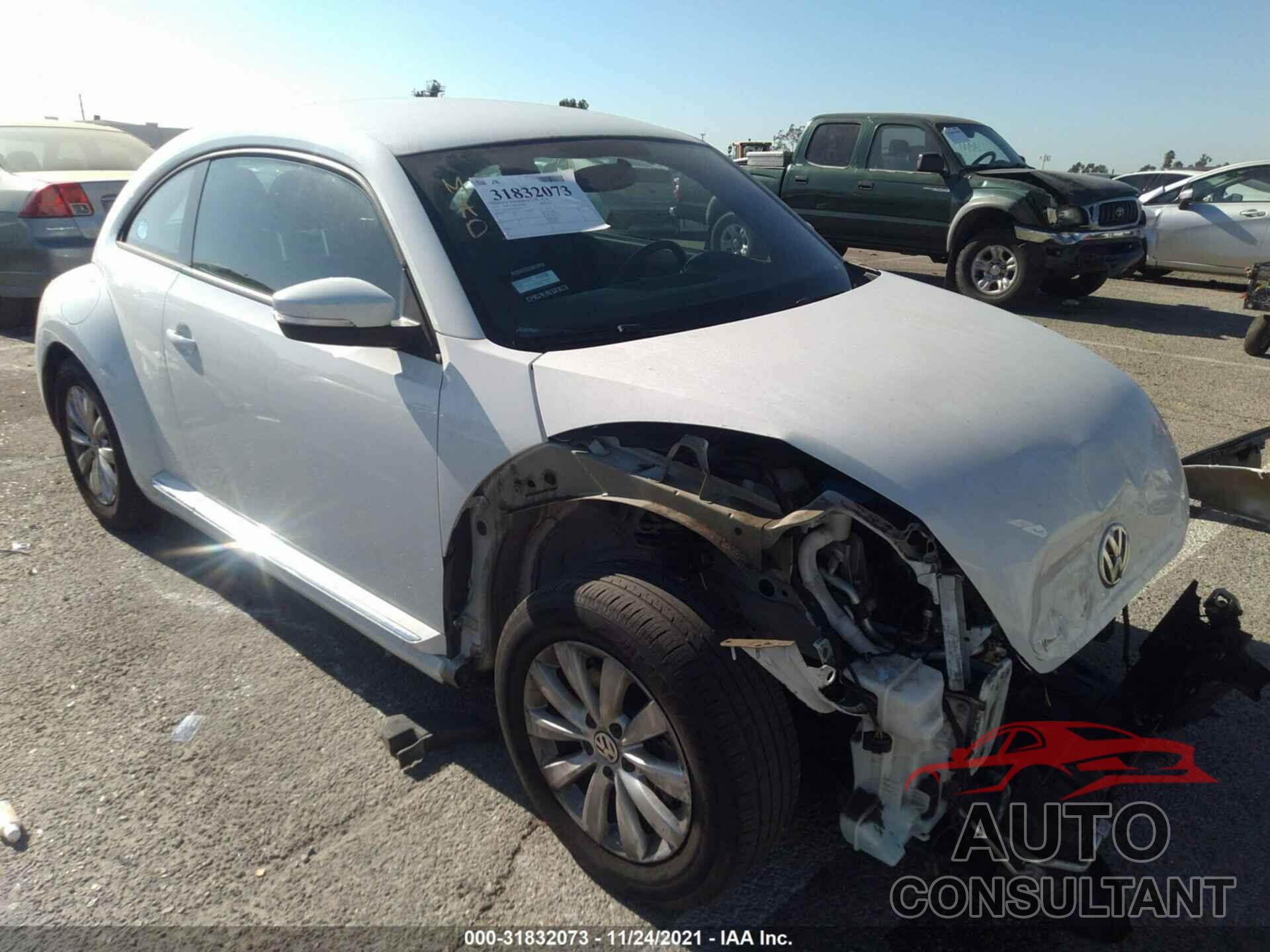 VOLKSWAGEN BEETLE 2019 - 3VWFD7AT8KM709935