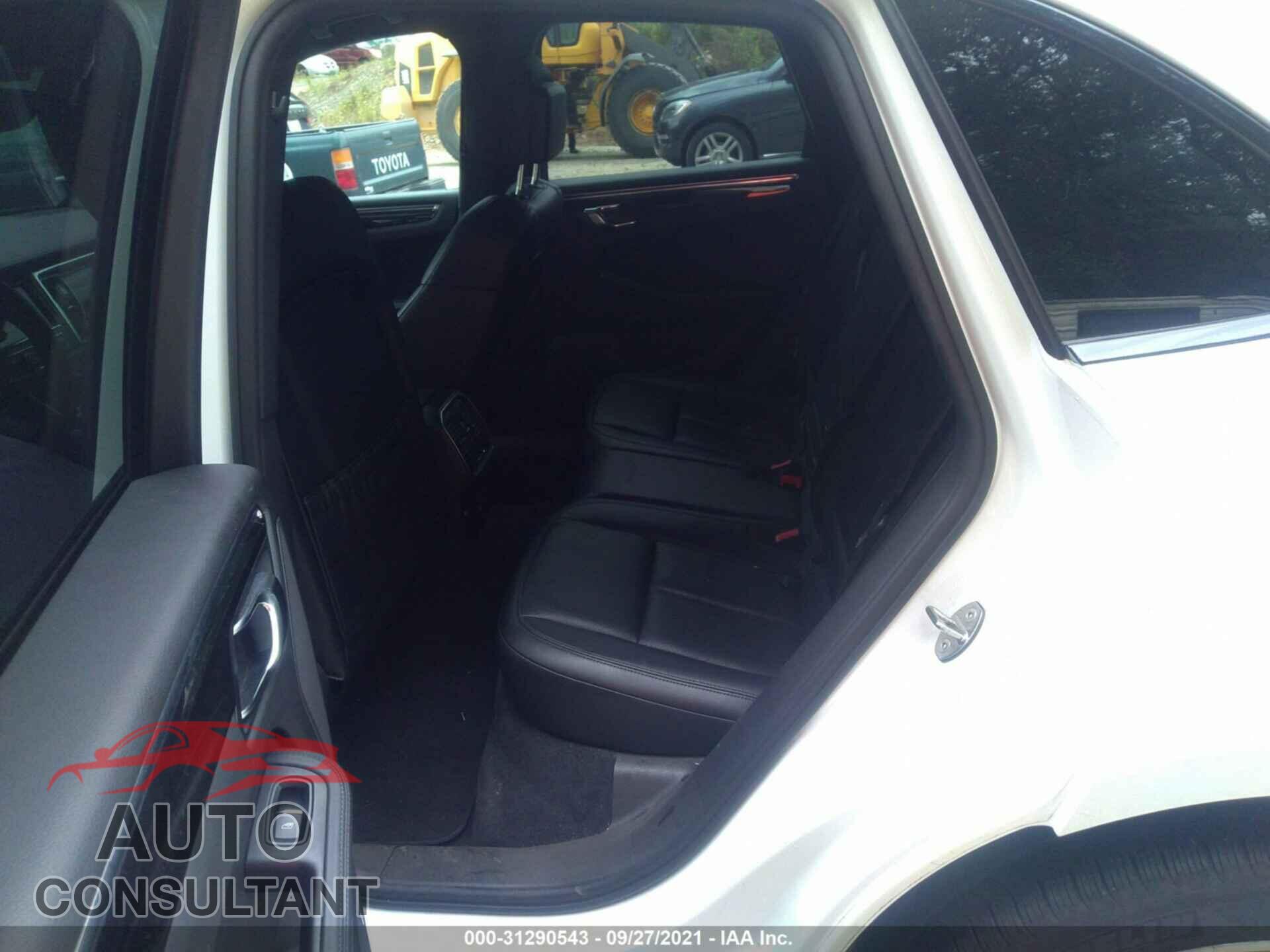 PORSCHE MACAN 2016 - WP1AB2A56GLB40064