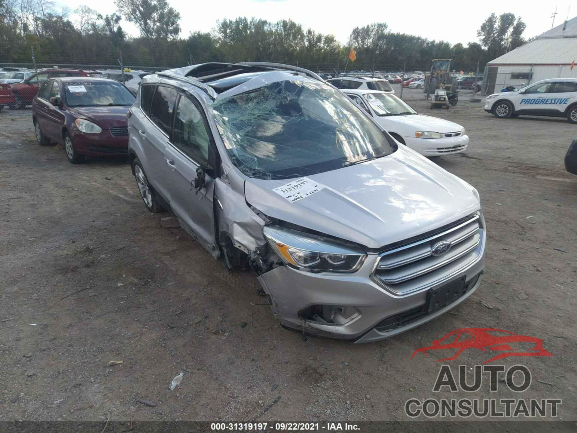 FORD ESCAPE 2017 - 1FMCU9J94HUA81331