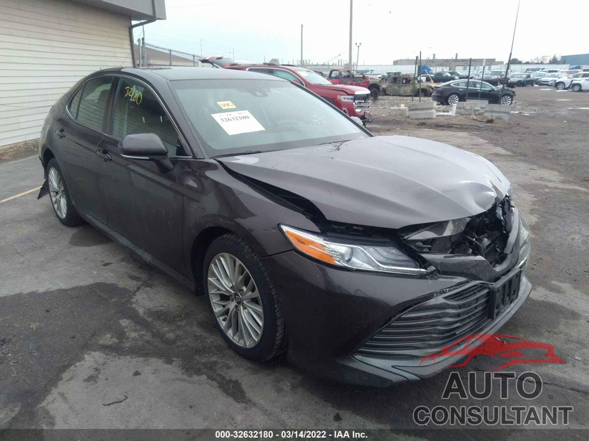TOYOTA CAMRY 2018 - 4T1B11HK9JU064156
