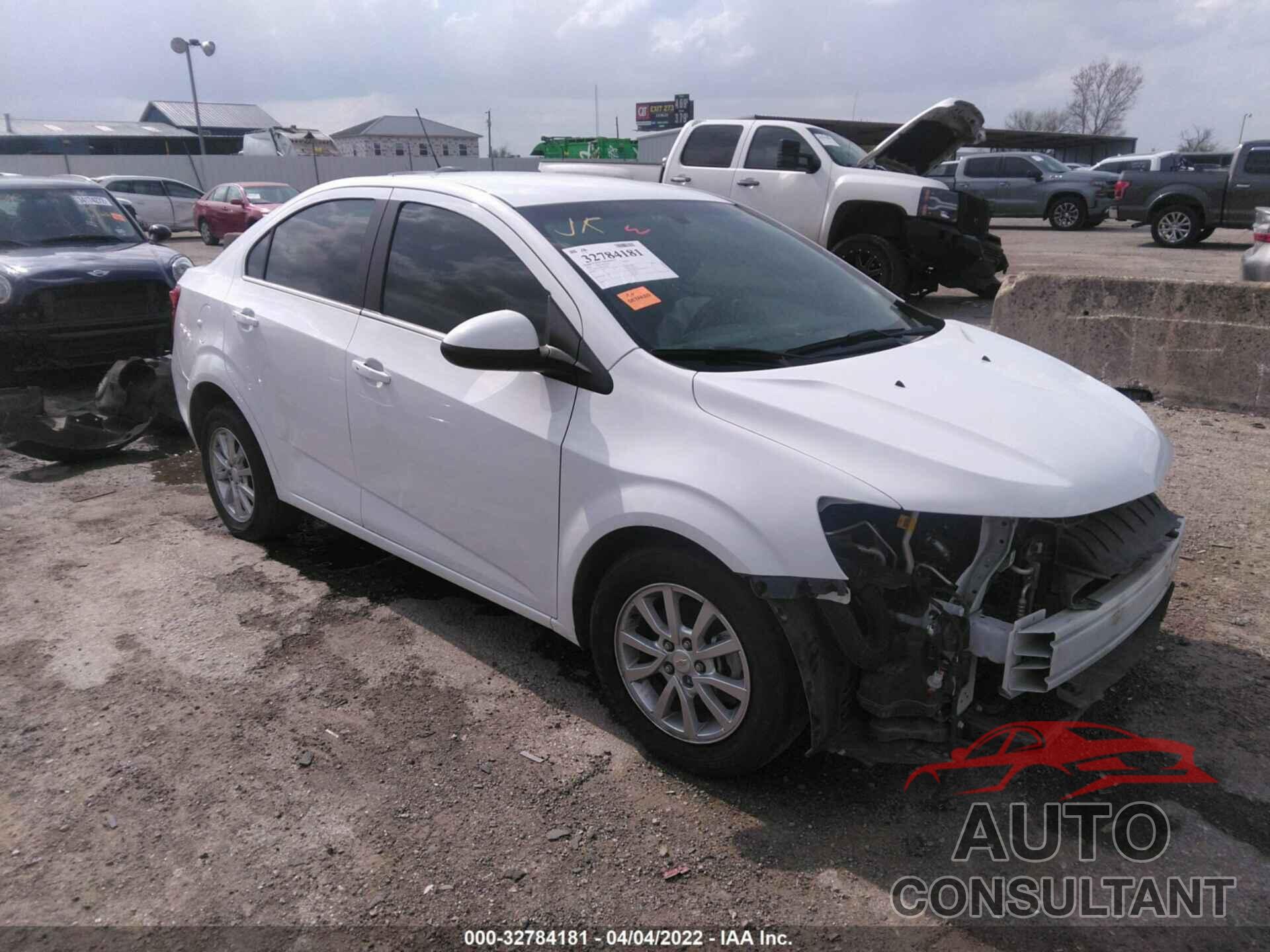 CHEVROLET SONIC 2018 - 1G1JD5SH2J4105327