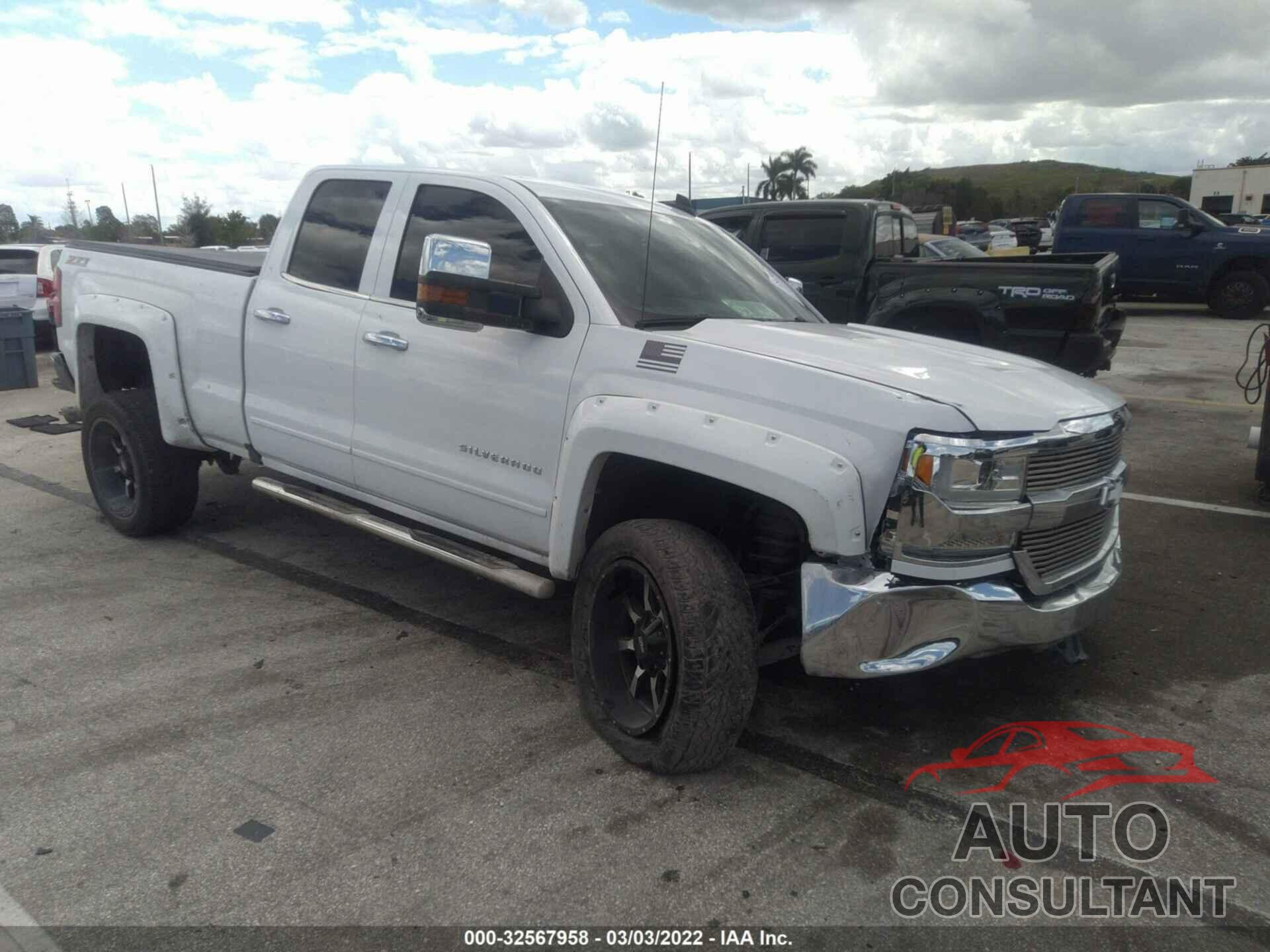 CHEVROLET SILVERADO 1500 2018 - 1GCRCREC2JZ170976