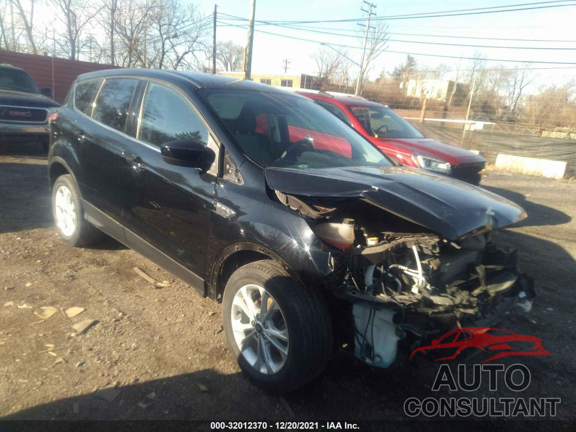 FORD ESCAPE 2017 - 1FMCU0GD0HUC76396