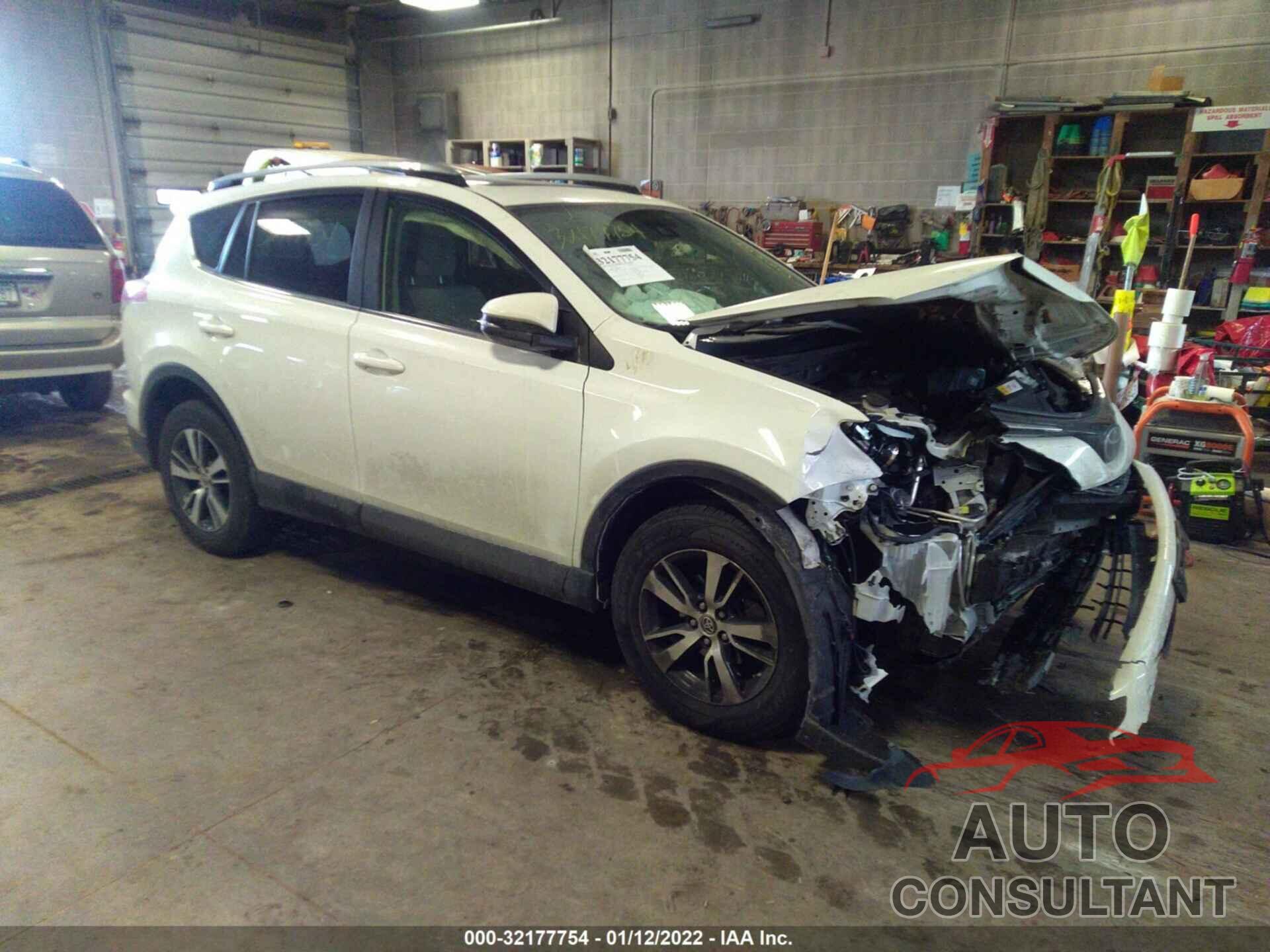TOYOTA RAV4 2017 - JTMRFREV7HJ708959