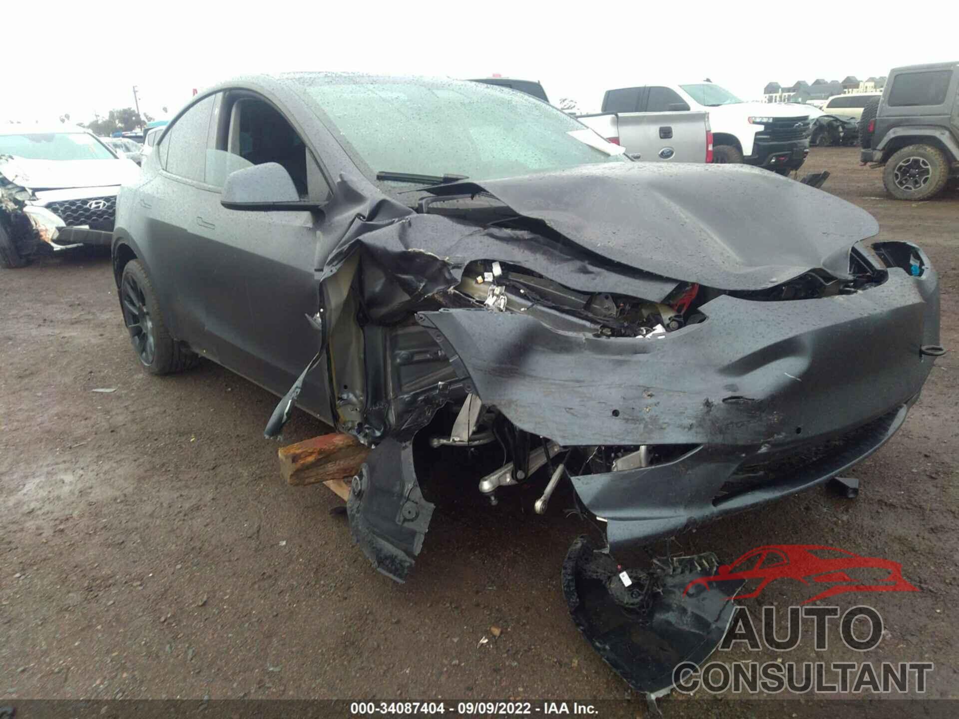 TESLA MODEL Y 2021 - 5YJYGDEE9MF275531