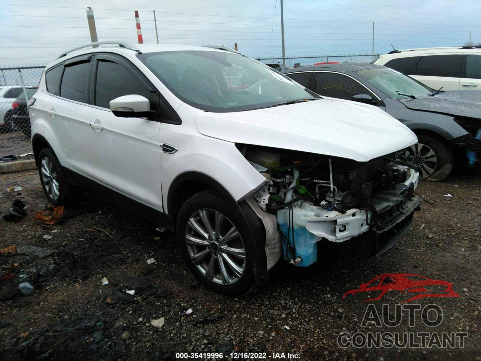 FORD ESCAPE 2017 - 1FMCU9J96HUE17996