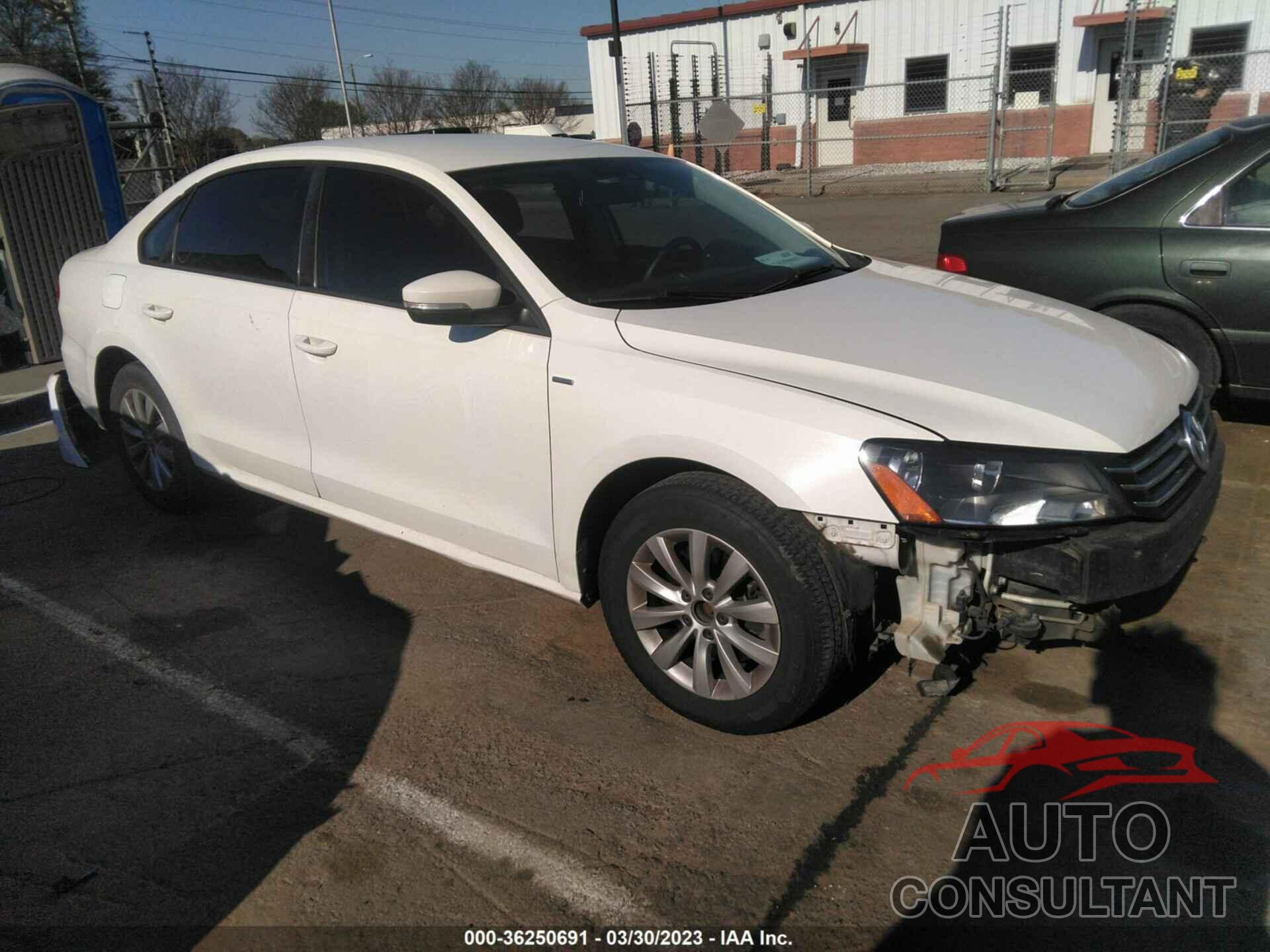 VOLKSWAGEN PASSAT 2015 - 1VWAT7A31FC034627