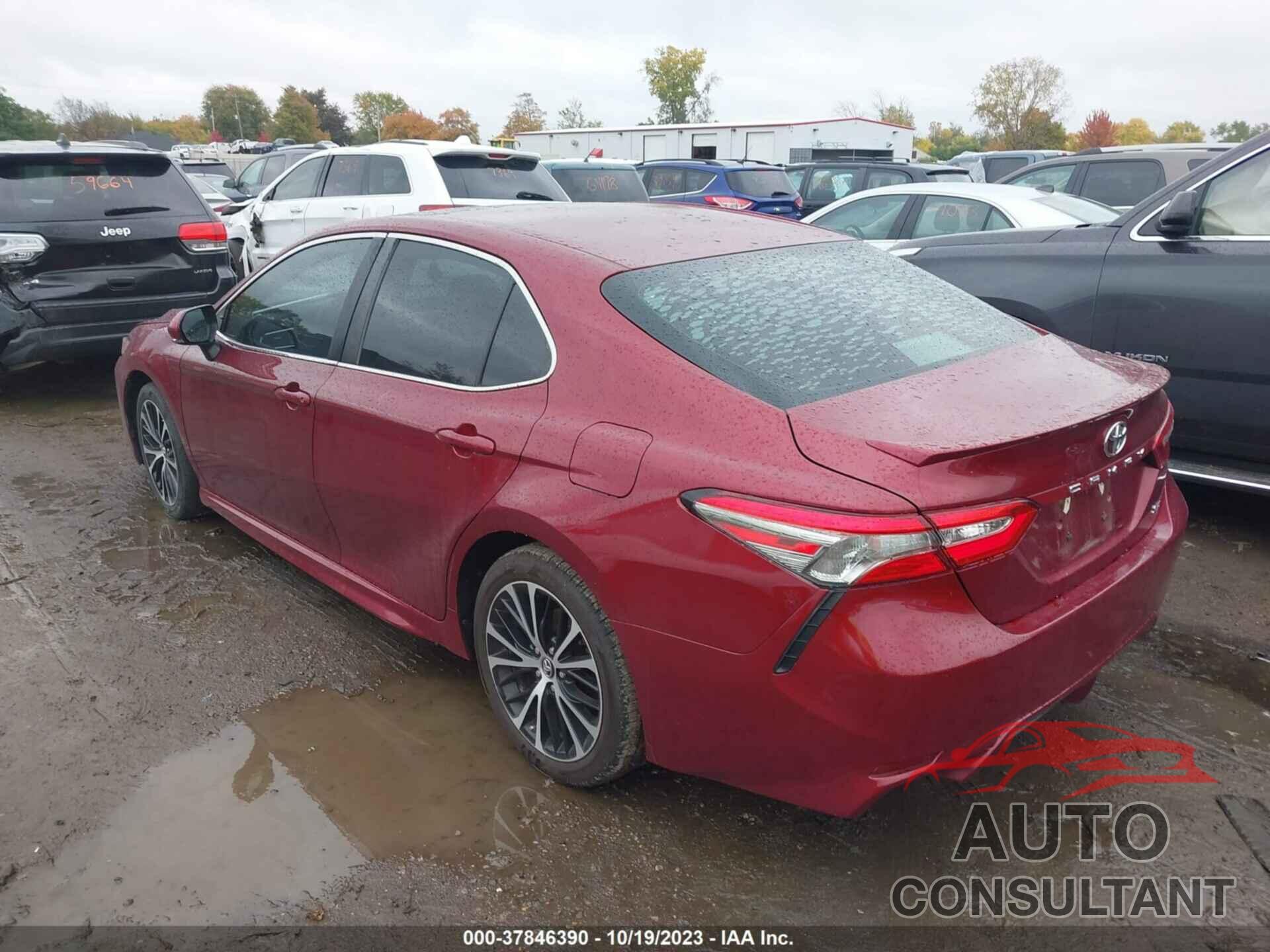 TOYOTA CAMRY 2018 - 4T1B11HK5JU663944