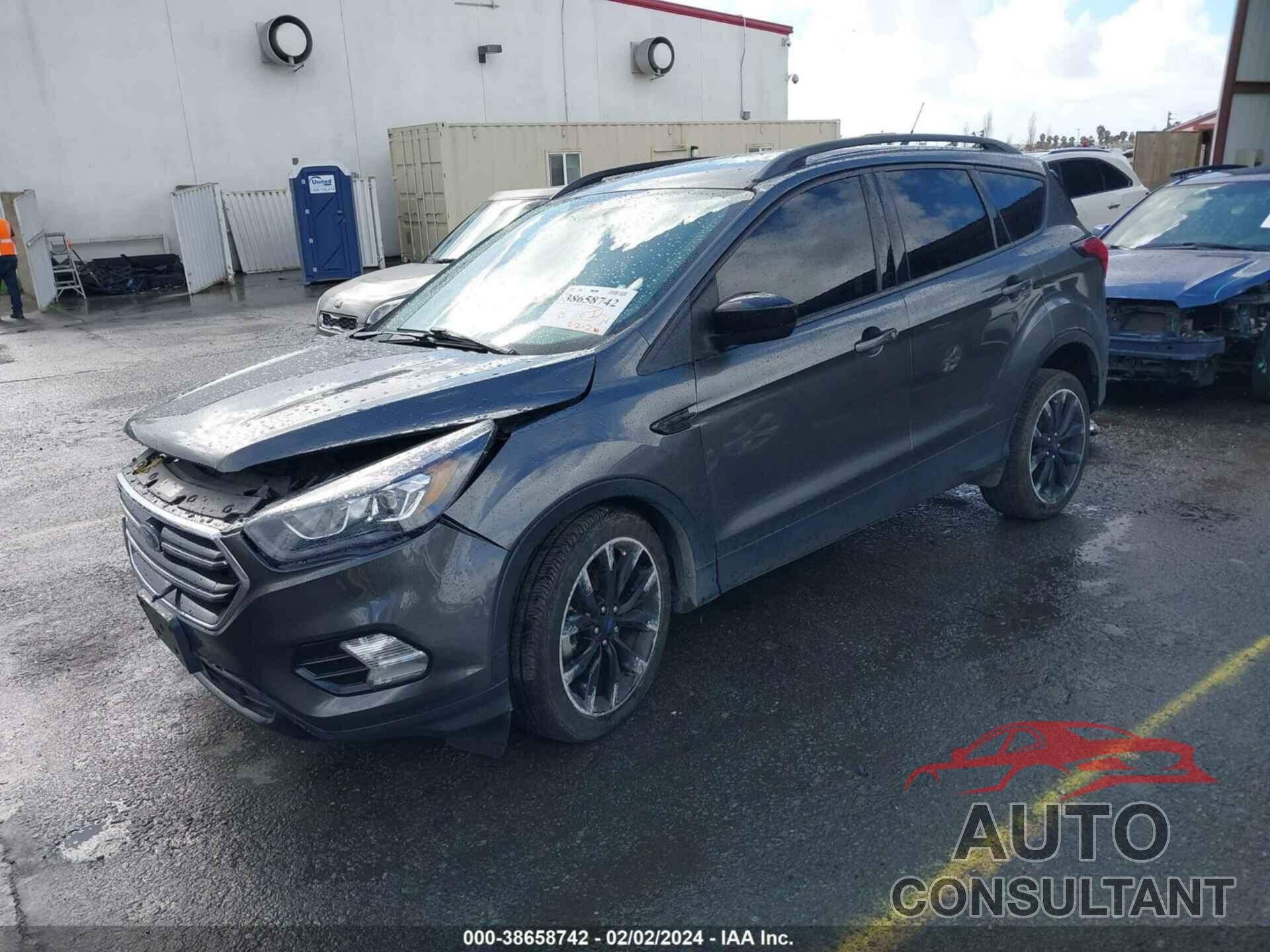 FORD ESCAPE 2019 - 1FMCU0GD8KUB05144