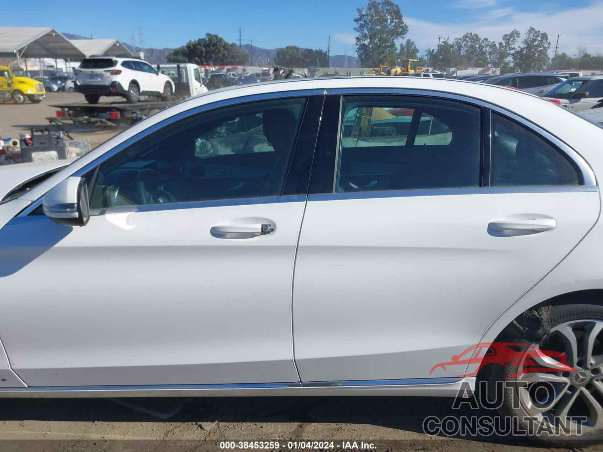 MERCEDES-BENZ C 300 2018 - 55SWF4JB9JU239581