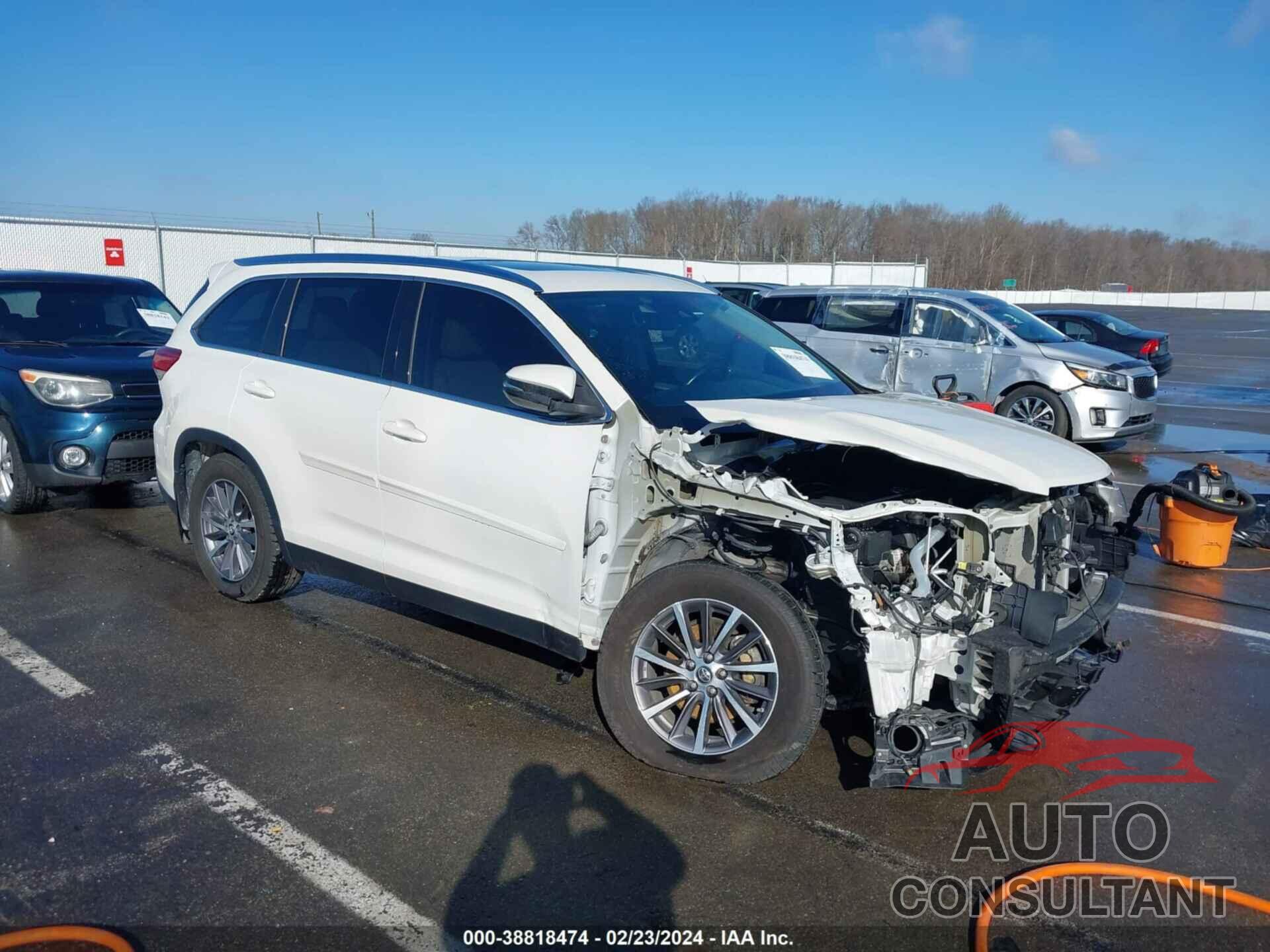 TOYOTA HIGHLANDER 2019 - 5TDJZRFH0KS575369