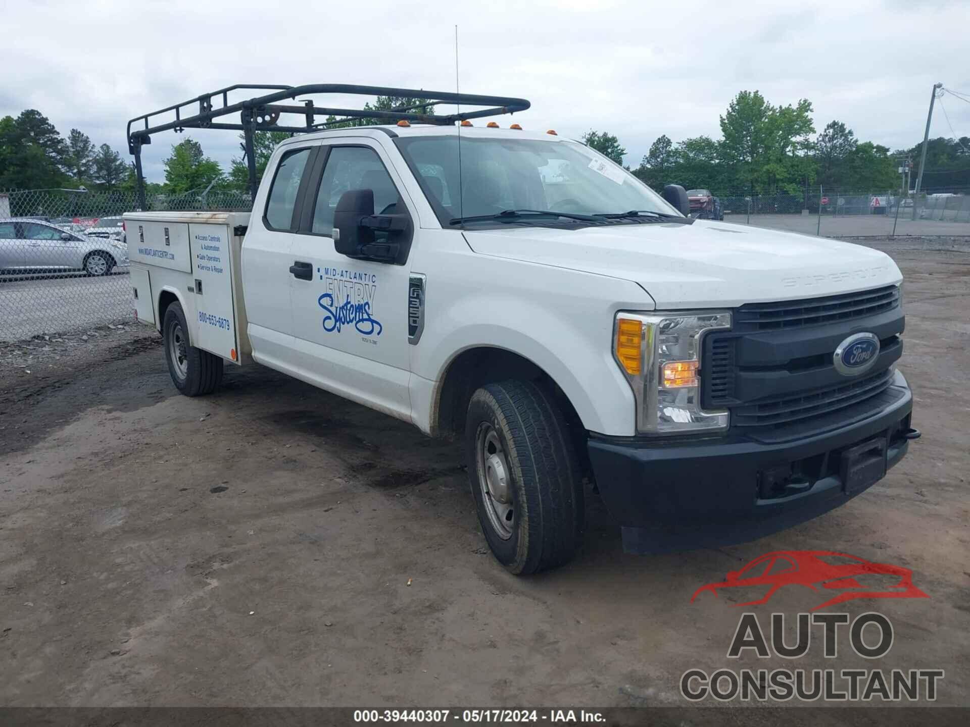 FORD SUPER DUTY F-350 SRW 2017 - 1FD8X3E60HEE65269