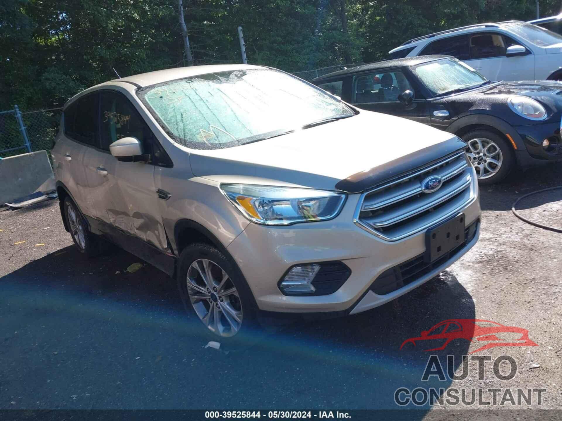 FORD ESCAPE 2017 - 1FMCU9GDXHUC45600