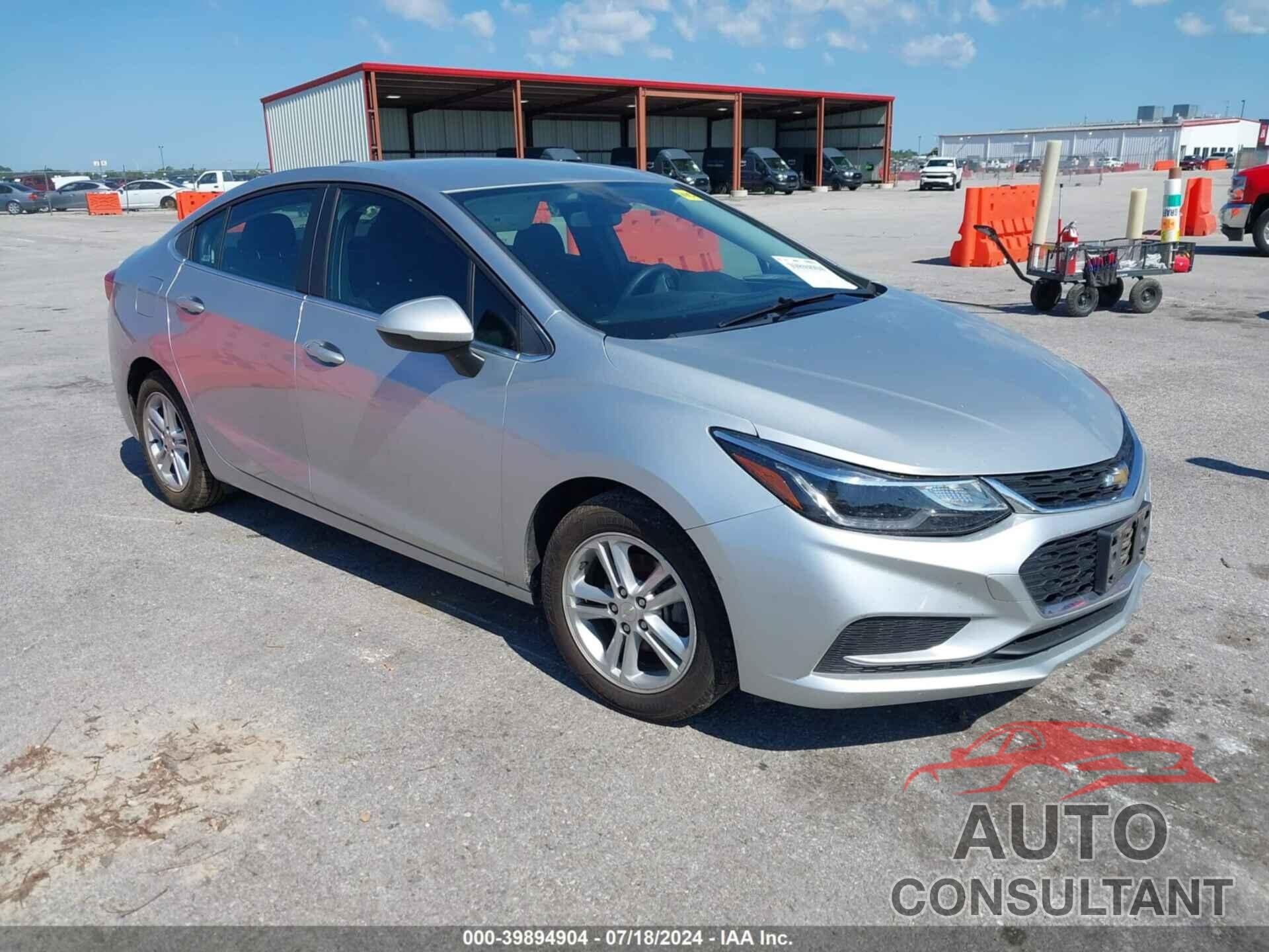 CHEVROLET CRUZE 2018 - 1G1BE5SM3J7180311