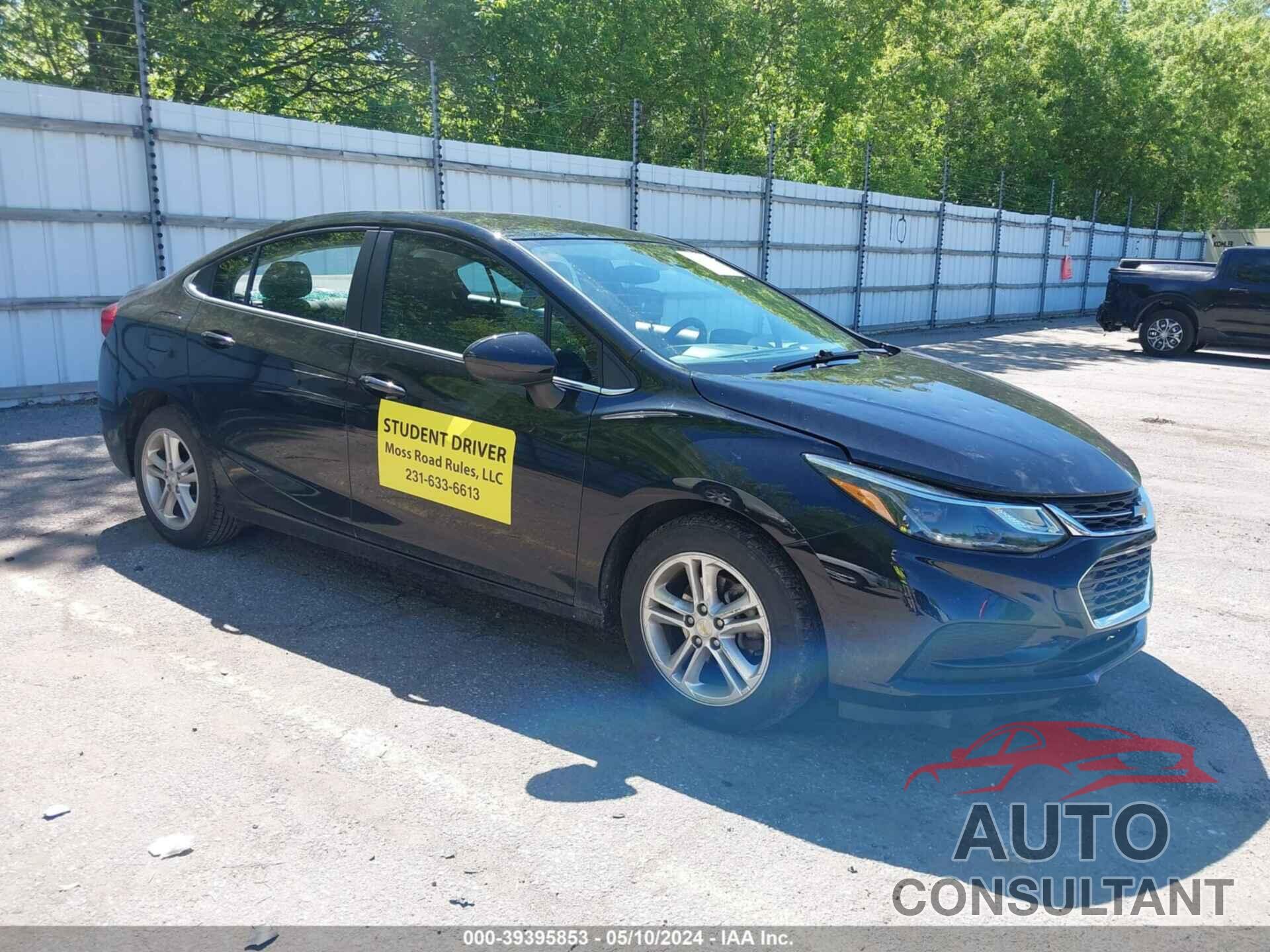 CHEVROLET CRUZE 2018 - 1G1BE5SMXJ7103225