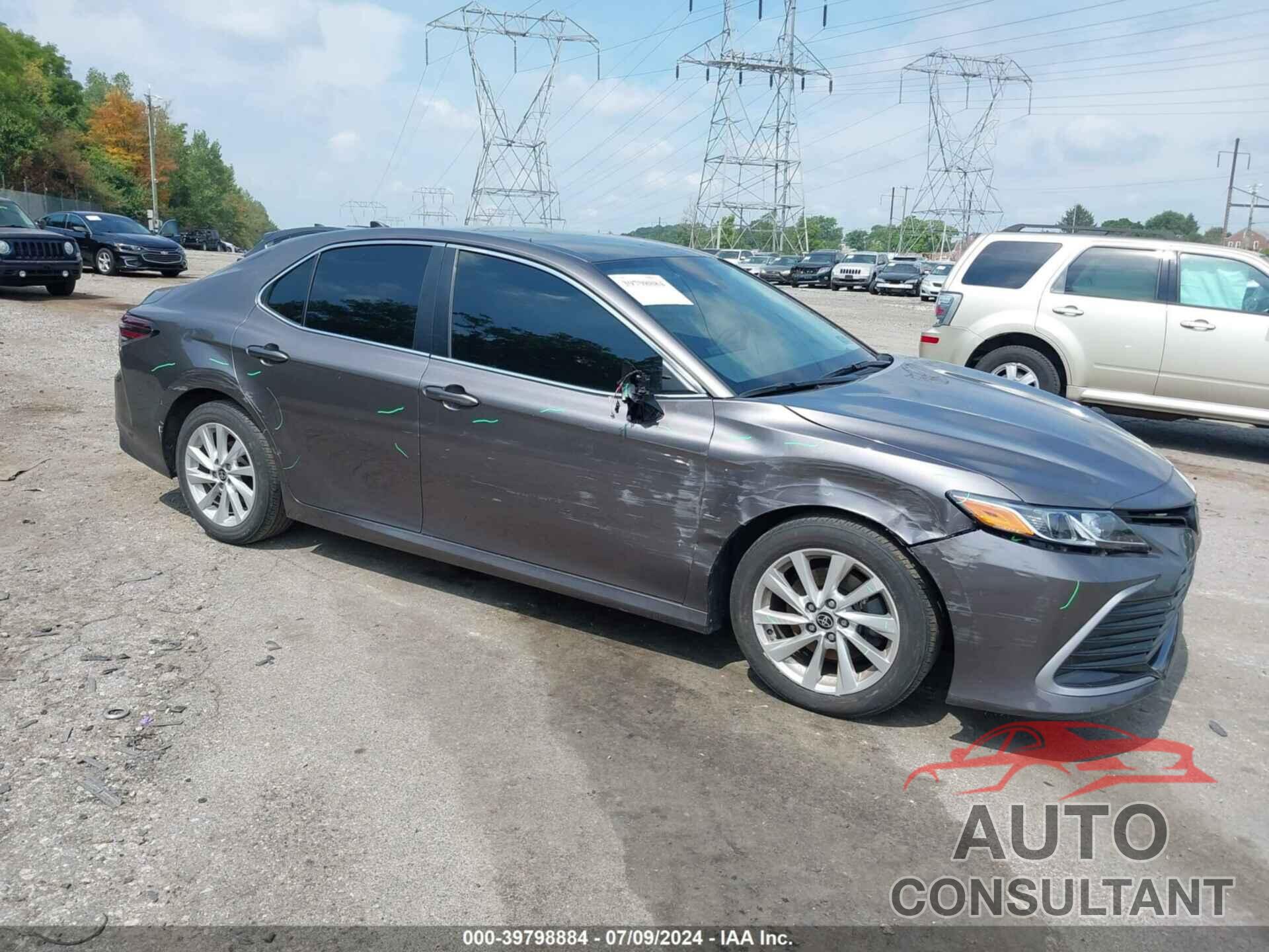 TOYOTA CAMRY 2022 - 4T1C11AK5NU624887
