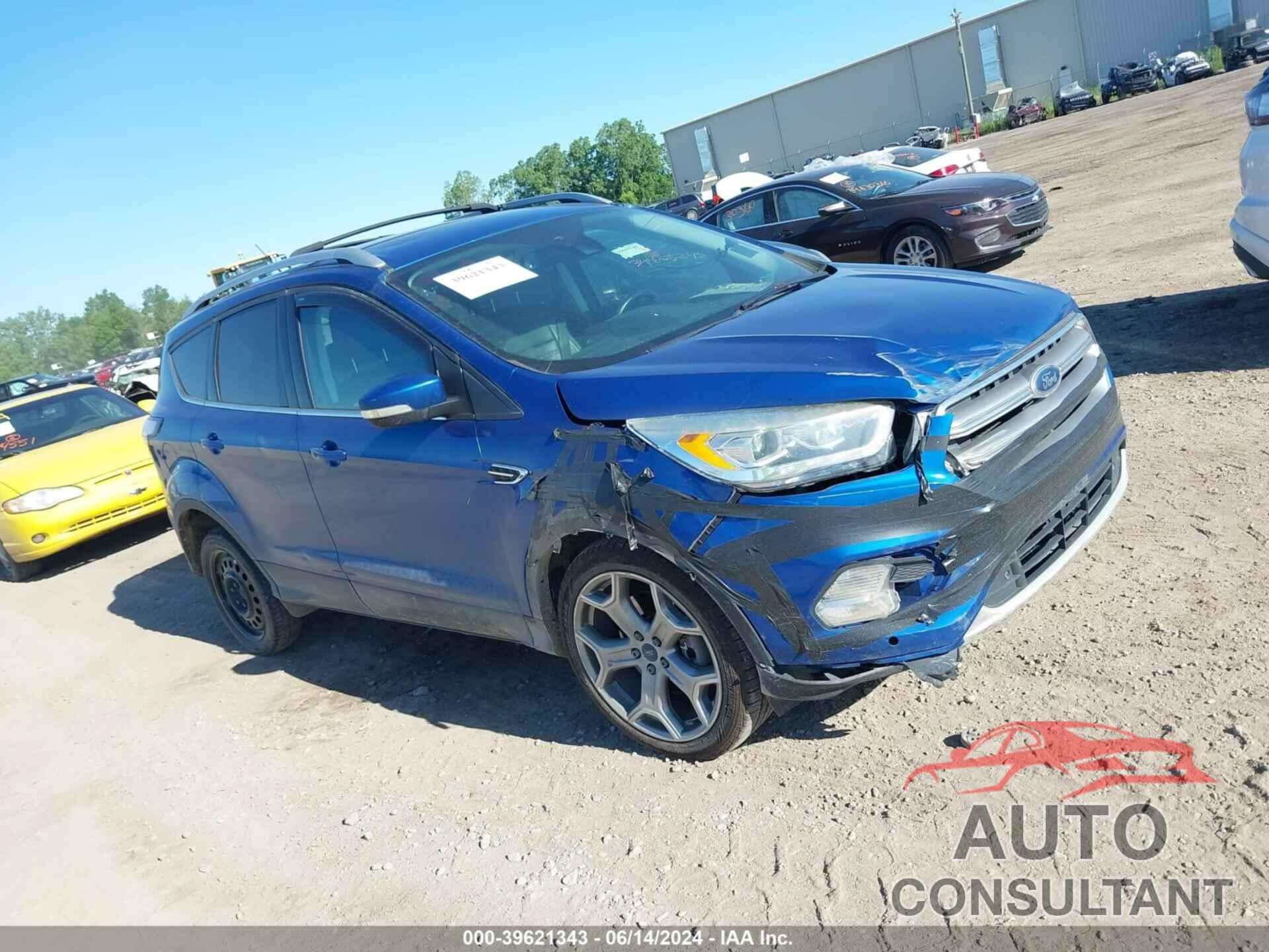 FORD ESCAPE 2017 - 1FMCU9J90HUA26486