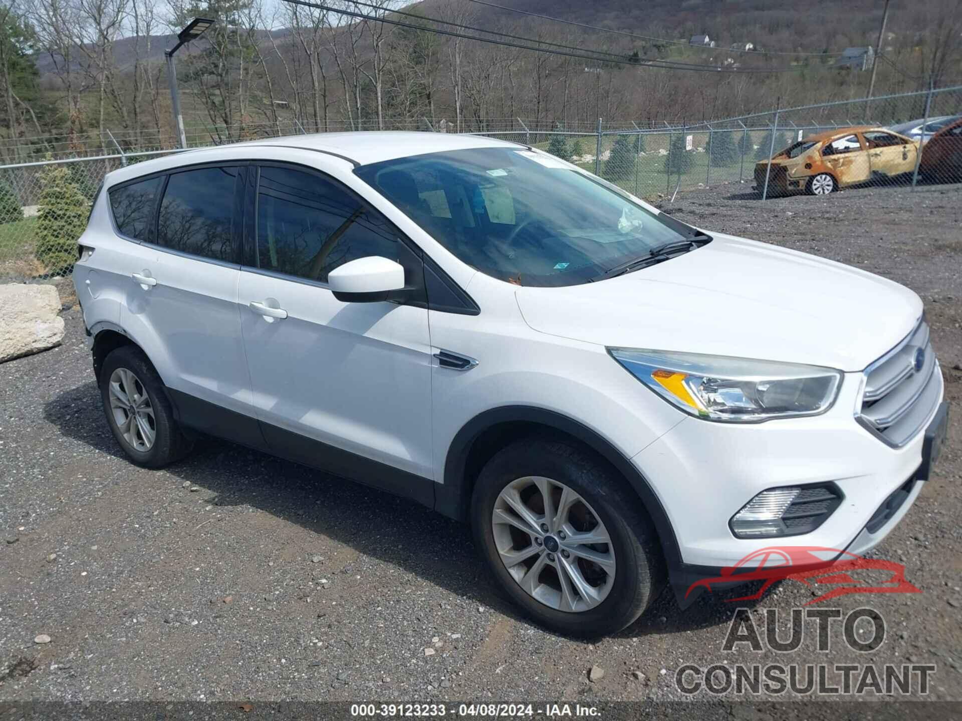 FORD ESCAPE 2017 - 1FMCU9GD8HUC55798