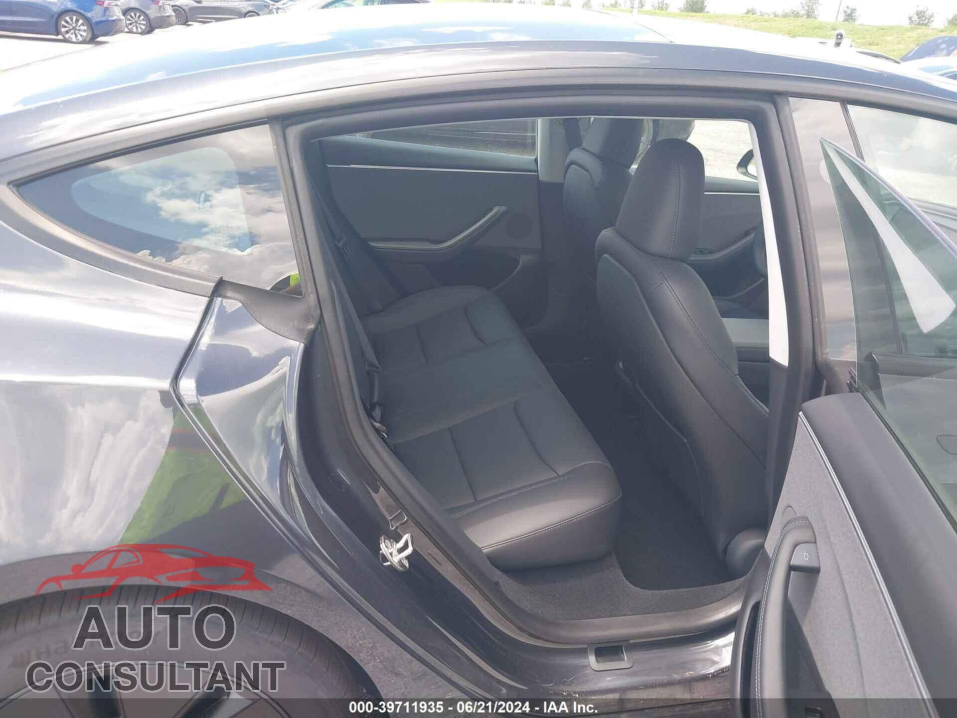 TESLA MODEL 3 2024 - 5YJ3E1EA6RF717152