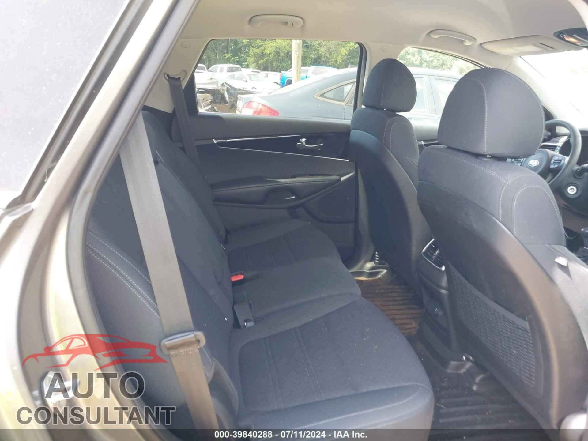 KIA SORENTO 2018 - 5XYPG4A37JG381609