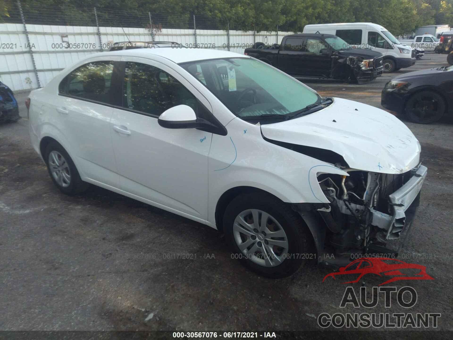 CHEVROLET SONIC 2018 - 1G1JB5SH6J4108673