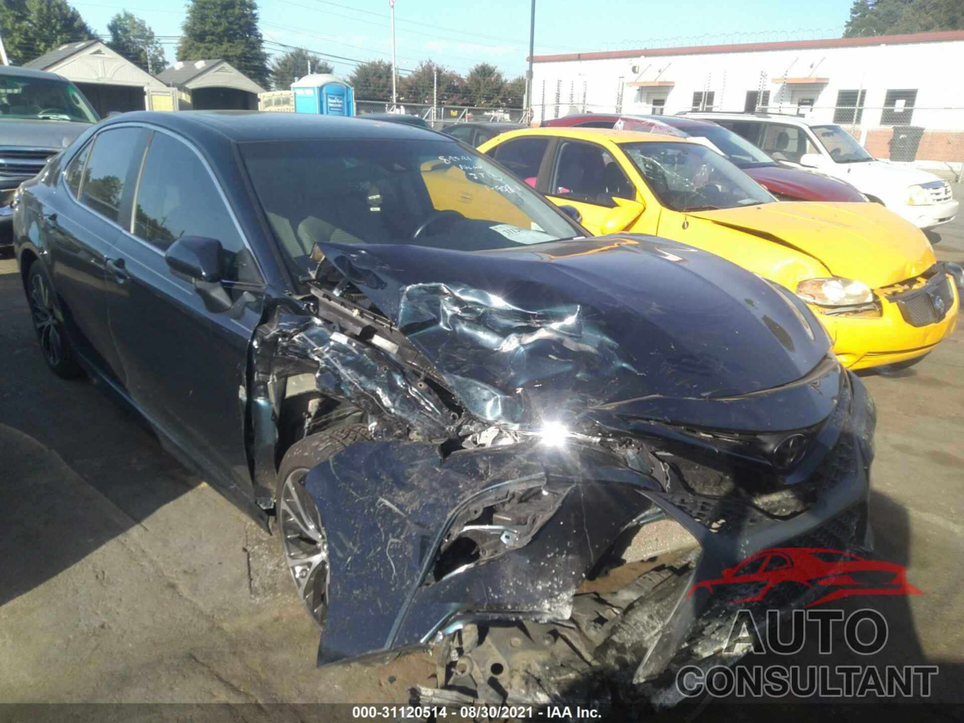 TOYOTA CAMRY 2018 - 4T1B11HK3JU540353