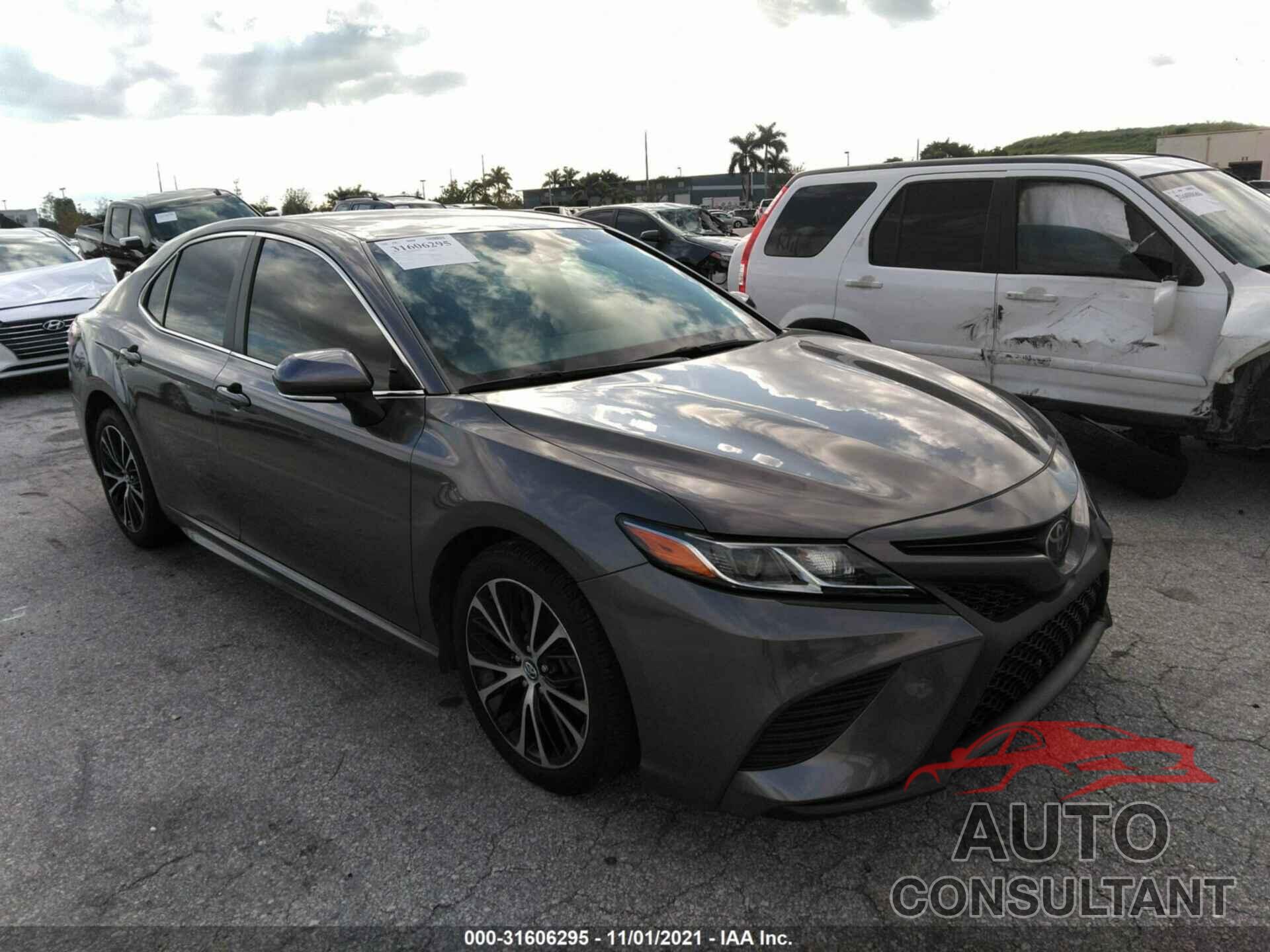 TOYOTA CAMRY 2018 - 4T1B11HK5JU113210