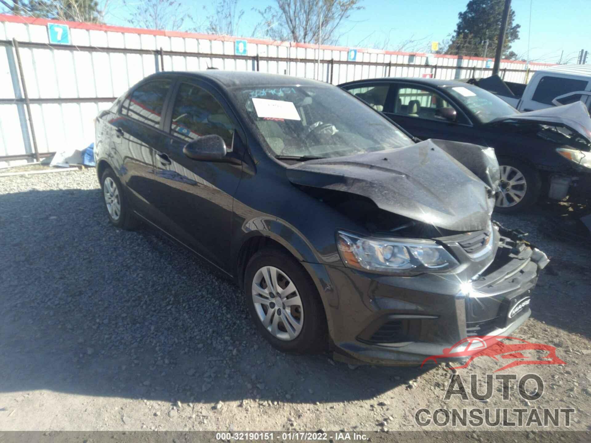 CHEVROLET SONIC 2018 - 1G1JB5SH6J4136568