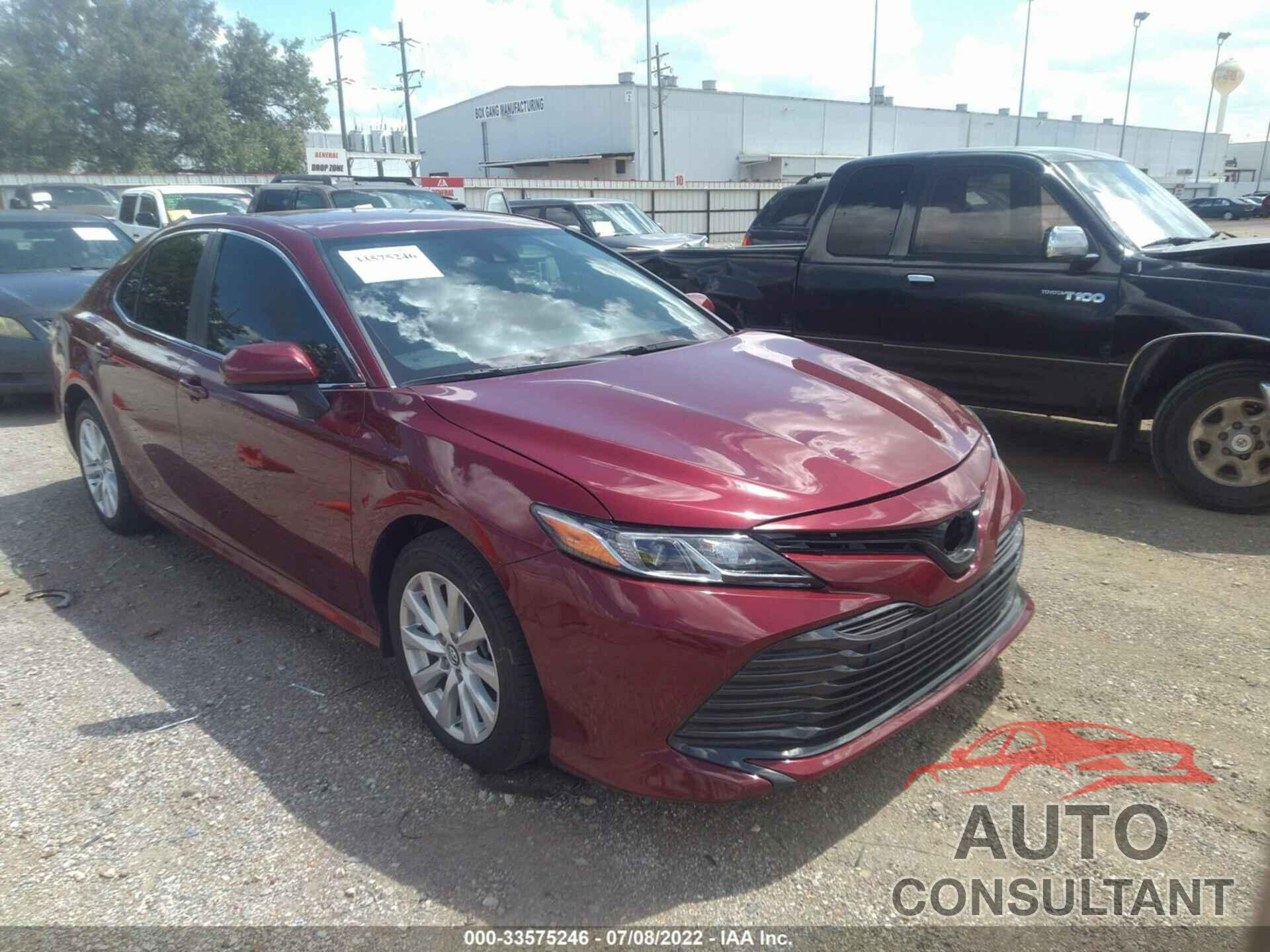 TOYOTA CAMRY 2018 - 4T1B11HK7JU554448