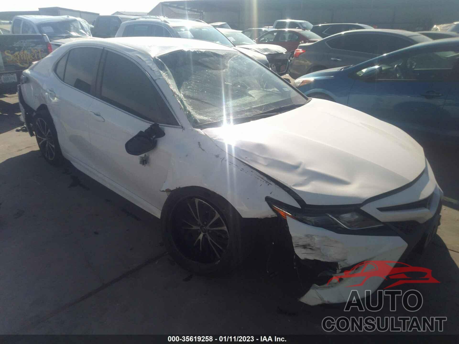 TOYOTA CAMRY 2018 - 4T1B11HK2JU050650