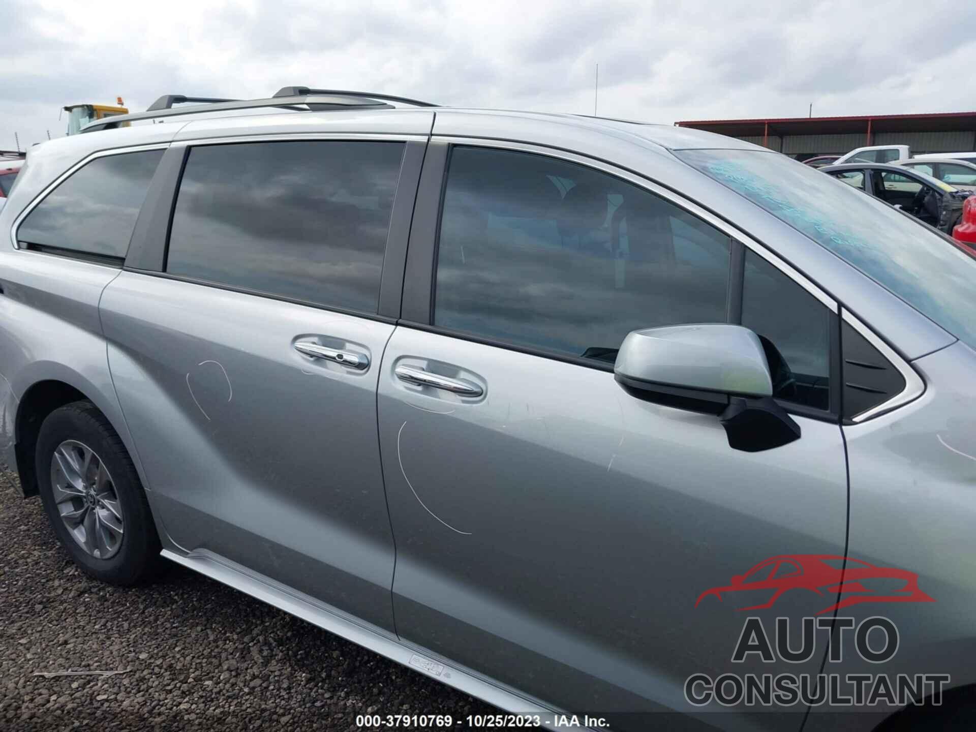 TOYOTA SIENNA 2022 - 5TDYRKECXNS078040