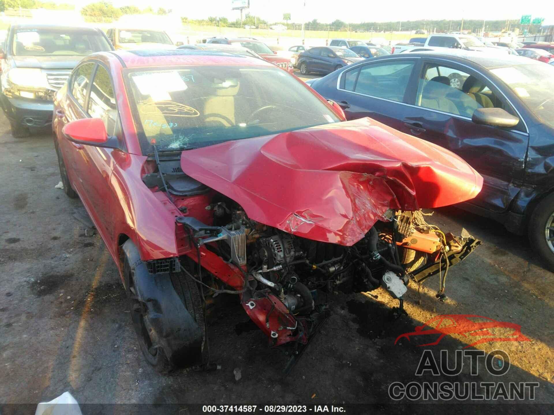 HYUNDAI ELANTRA 2019 - 5NPD84LF4KH469146