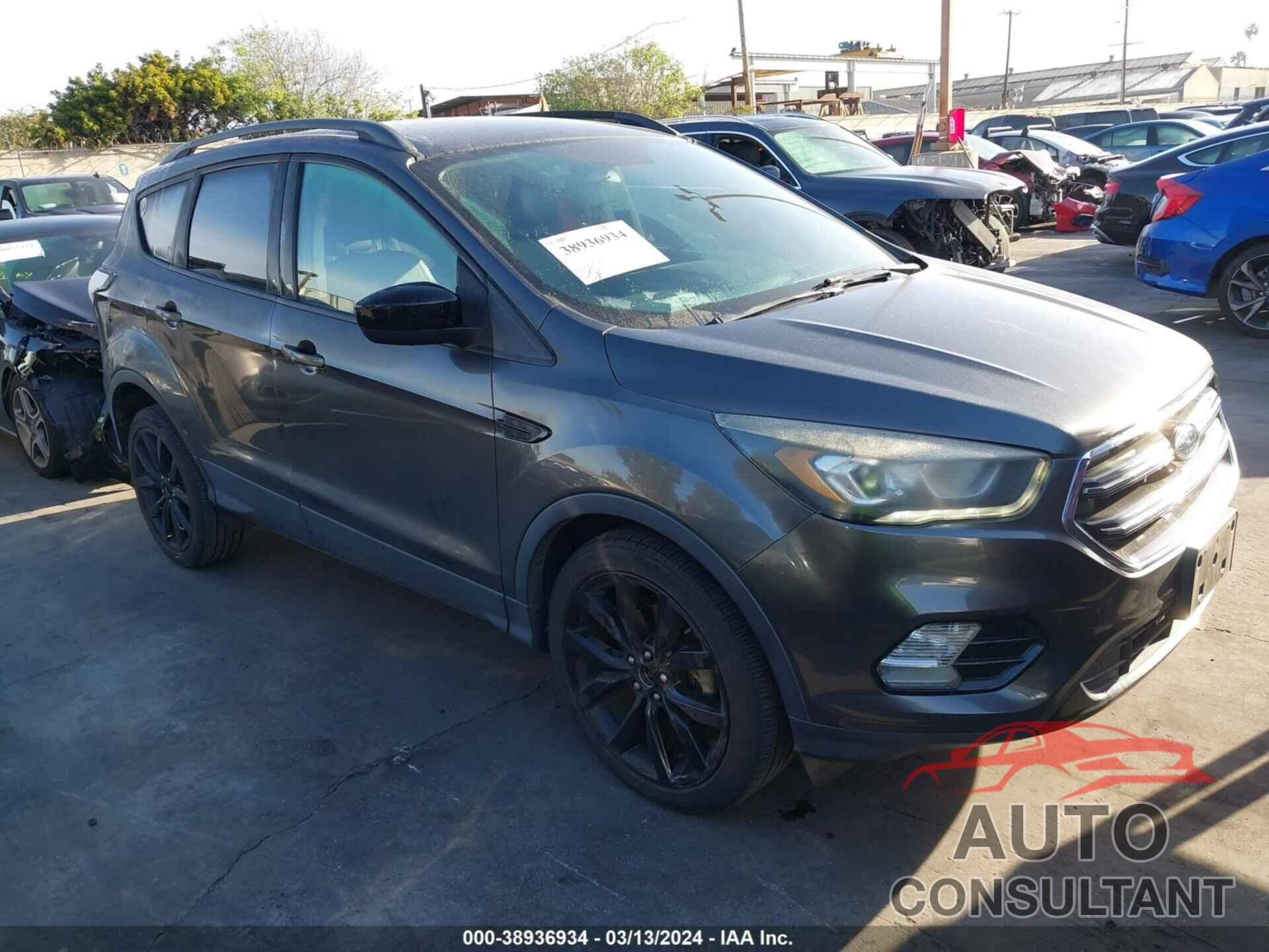 FORD ESCAPE 2017 - 1FMCU0GD2HUA32569