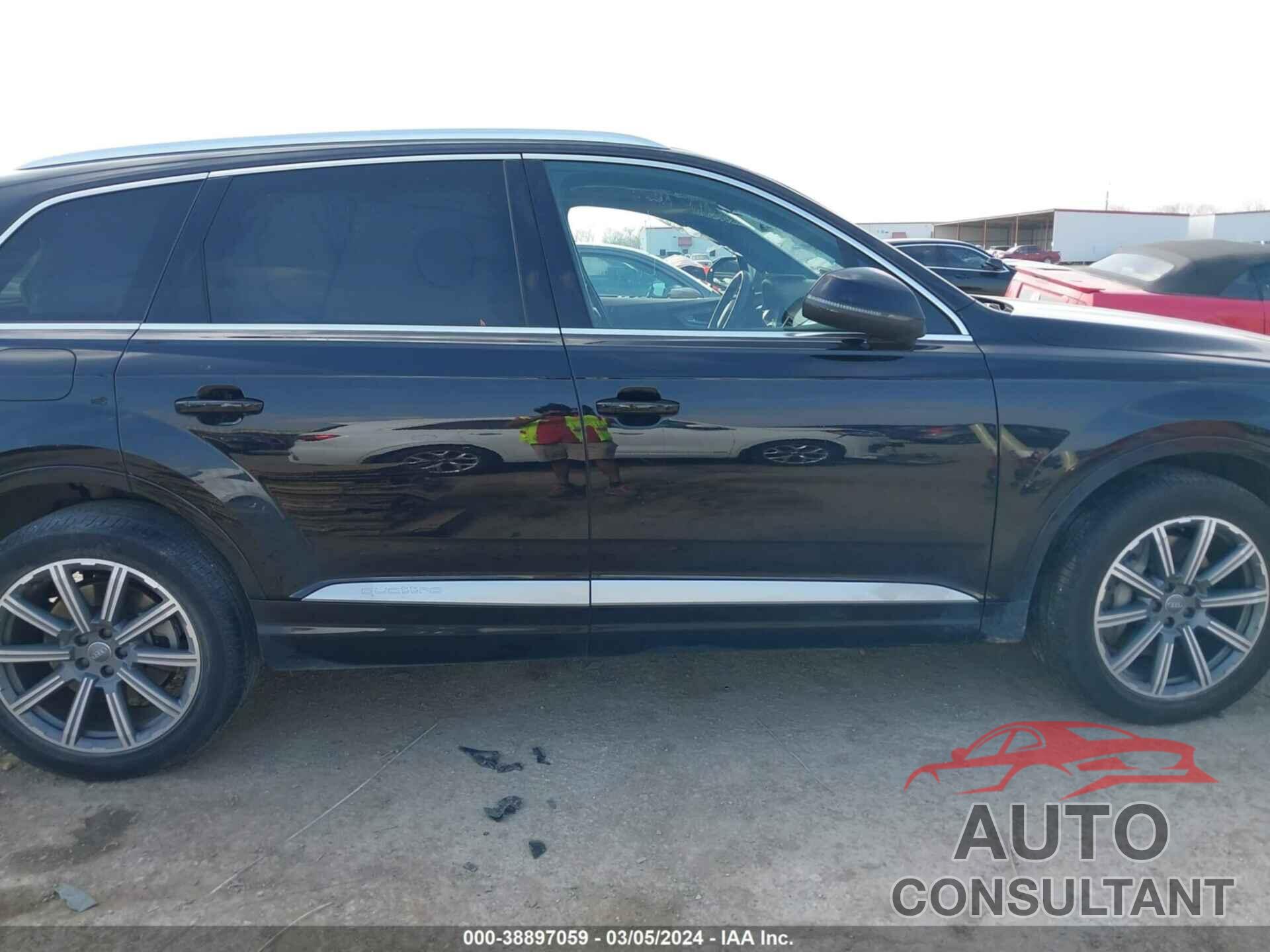 AUDI Q7 2019 - WA1LHAF76KD038354