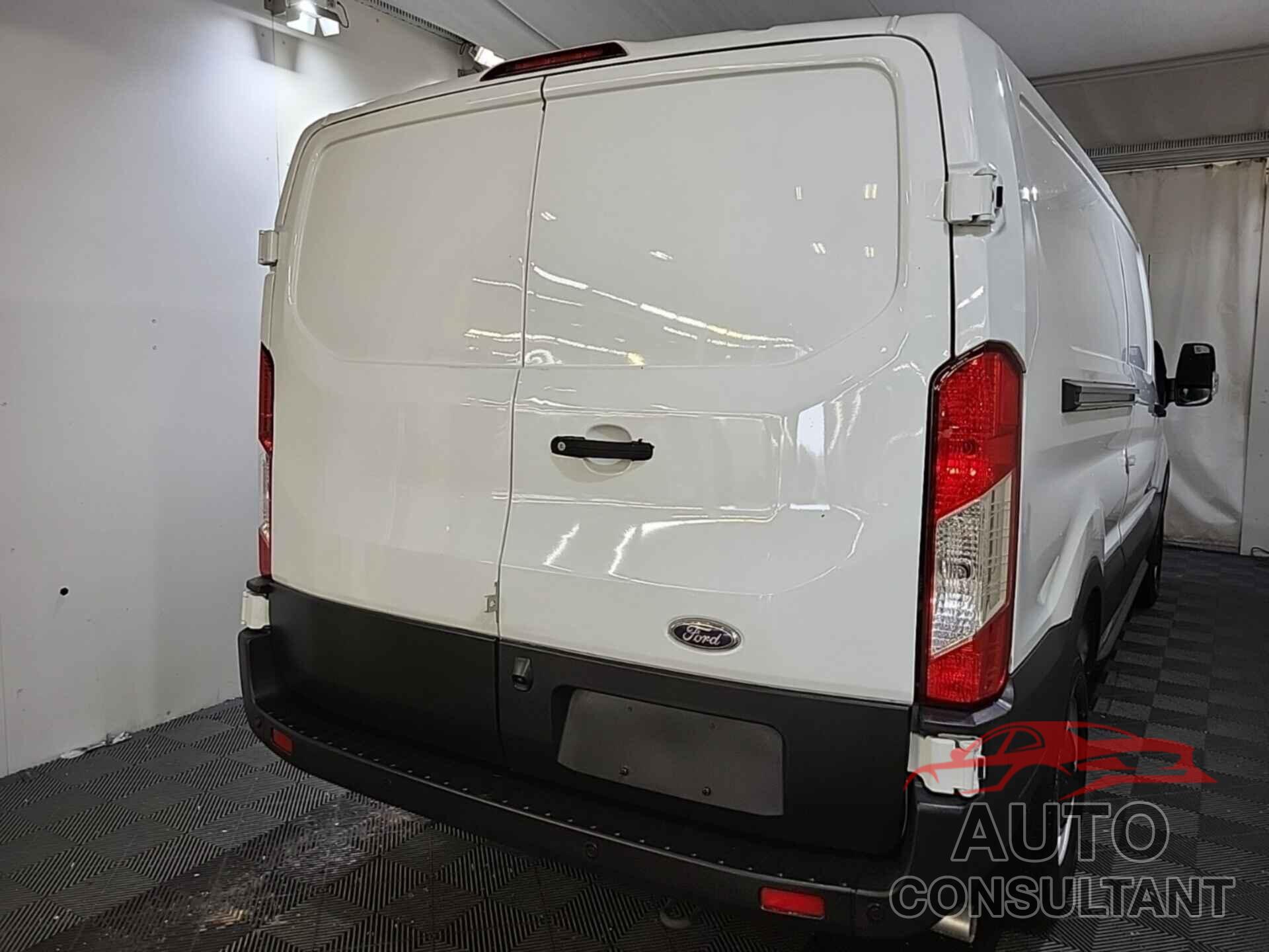 FORD TRANSIT-150 2021 - 1FTYE1Y89MKA75312