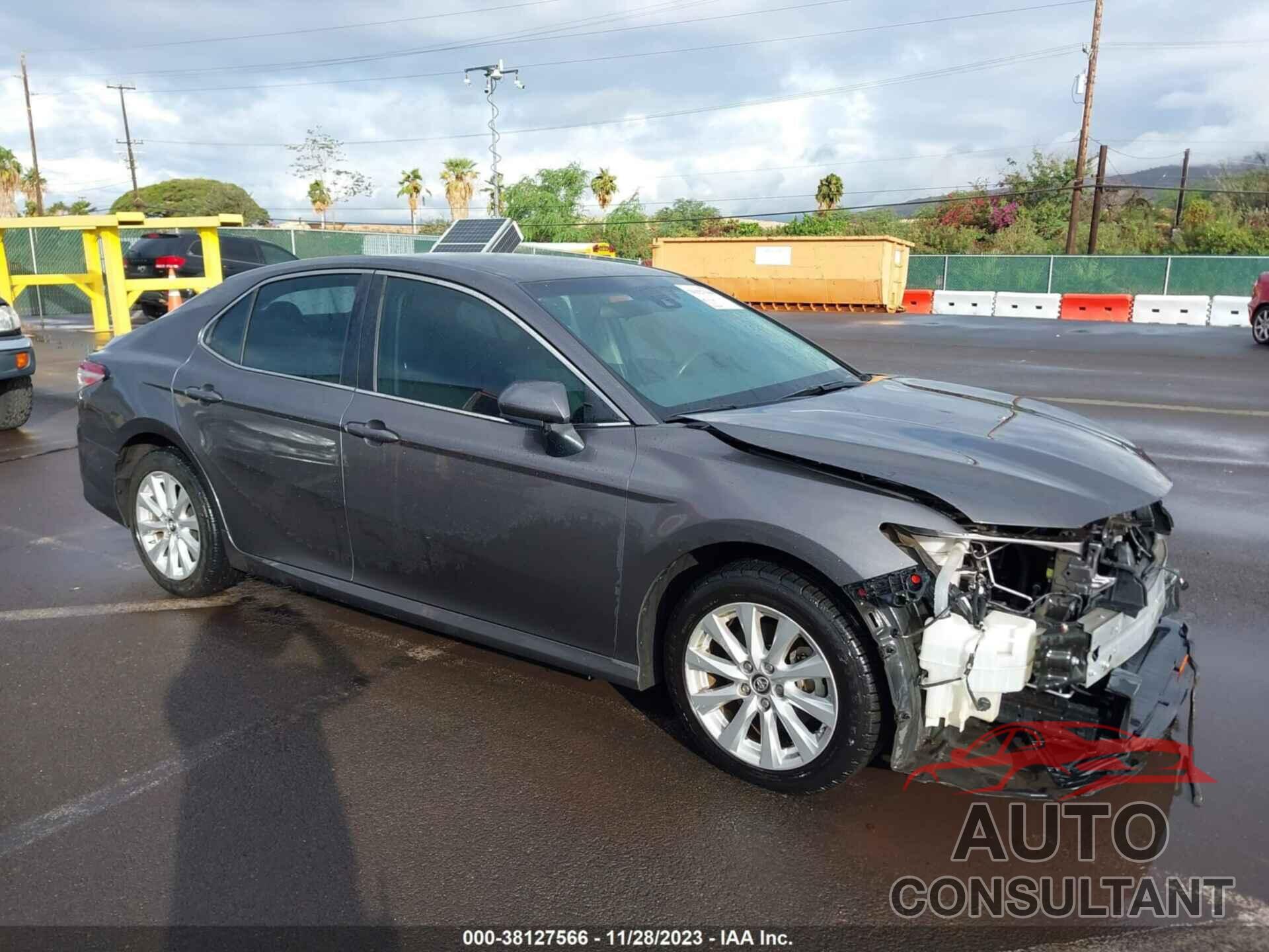 TOYOTA CAMRY 2018 - 4T1B11HK0JU032065