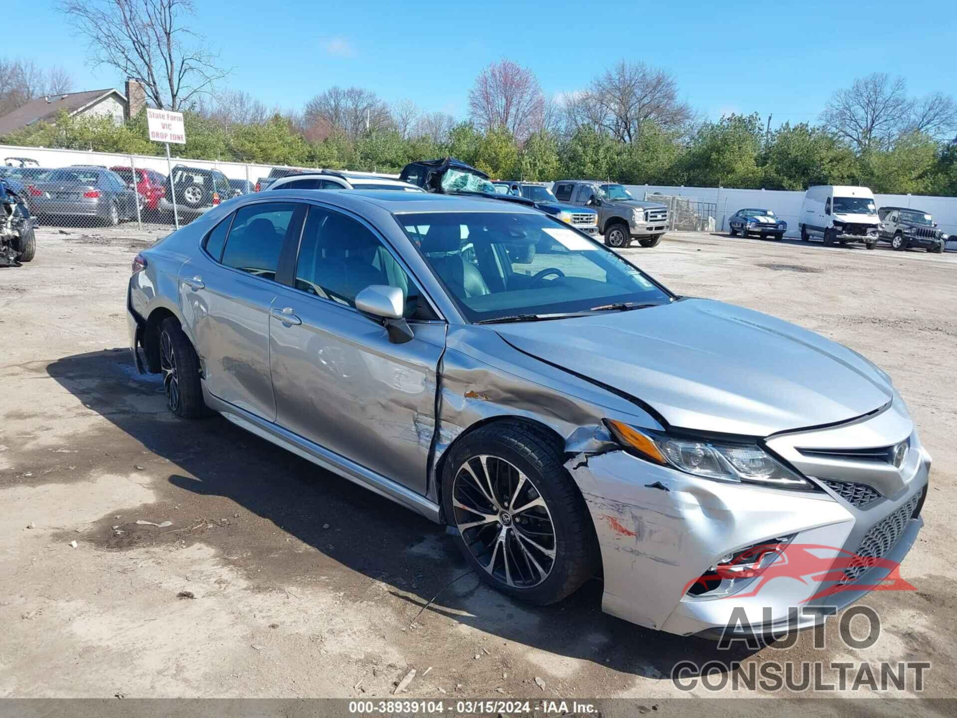 TOYOTA CAMRY 2018 - 4T1B11HK5JU153710