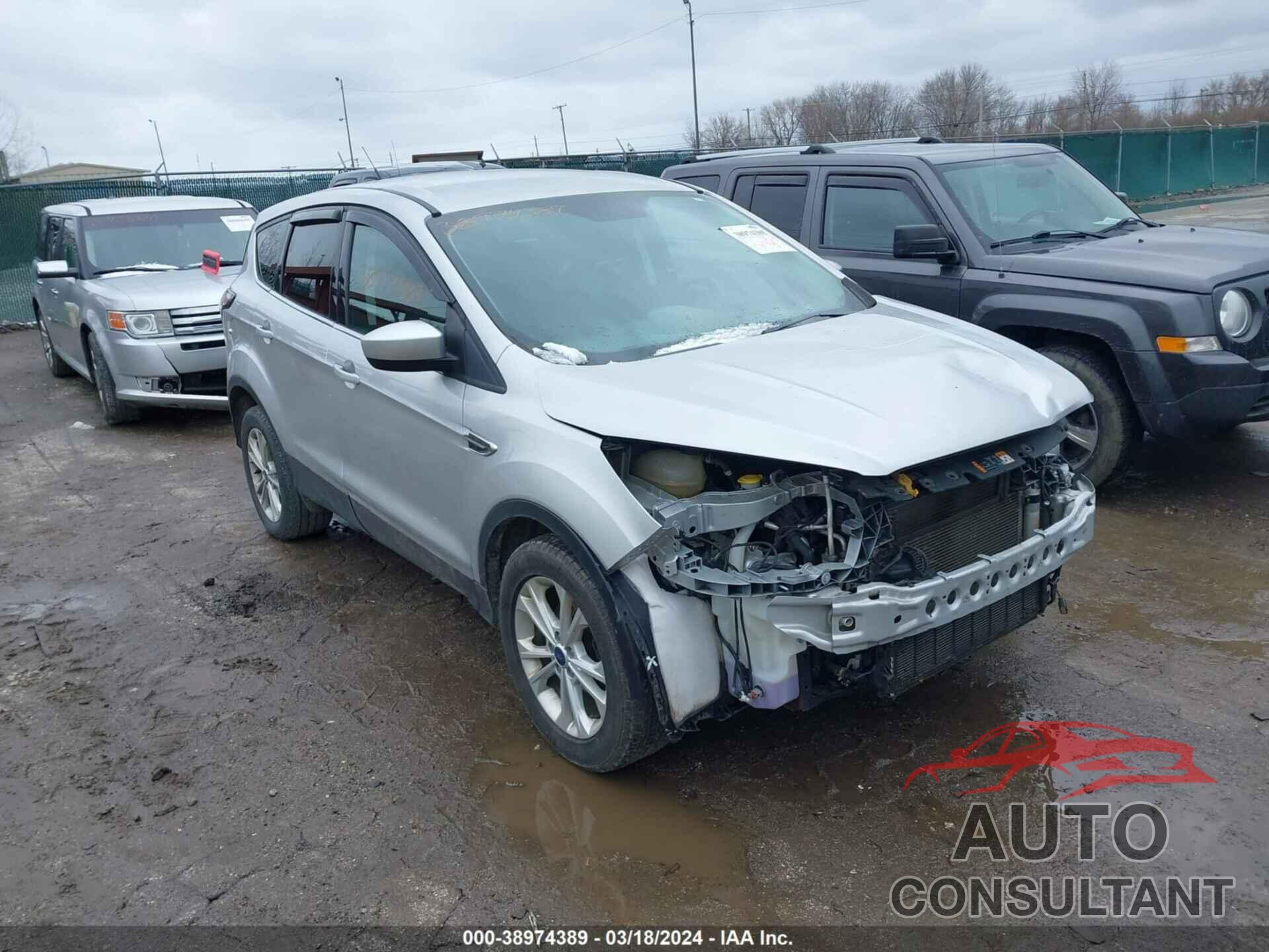 FORD ESCAPE 2017 - 1FMCU0GDXHUC75319