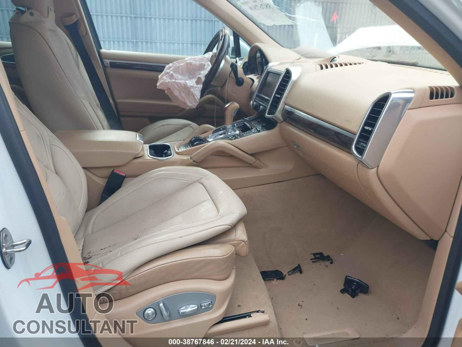 PORSCHE CAYENNE 2016 - WP1AA2A28GLA08819