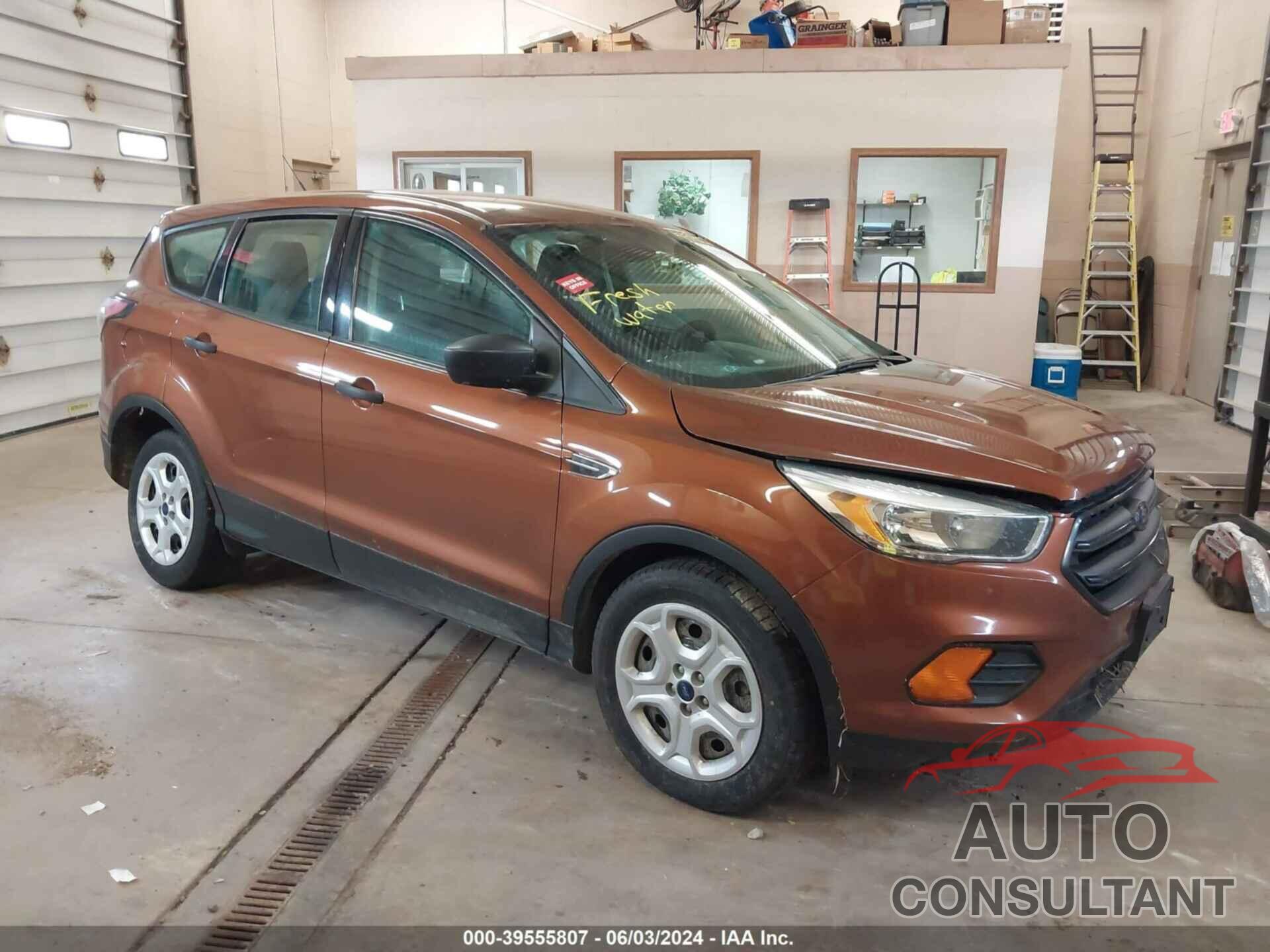 FORD ESCAPE 2017 - 1FMCU0F73HUA77483