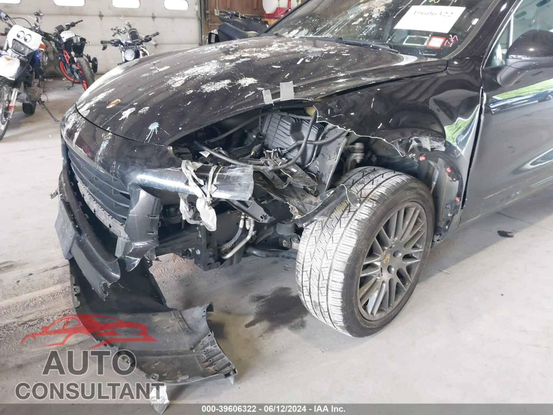 PORSCHE CAYENNE 2018 - WP1AA2A2XJKA02534