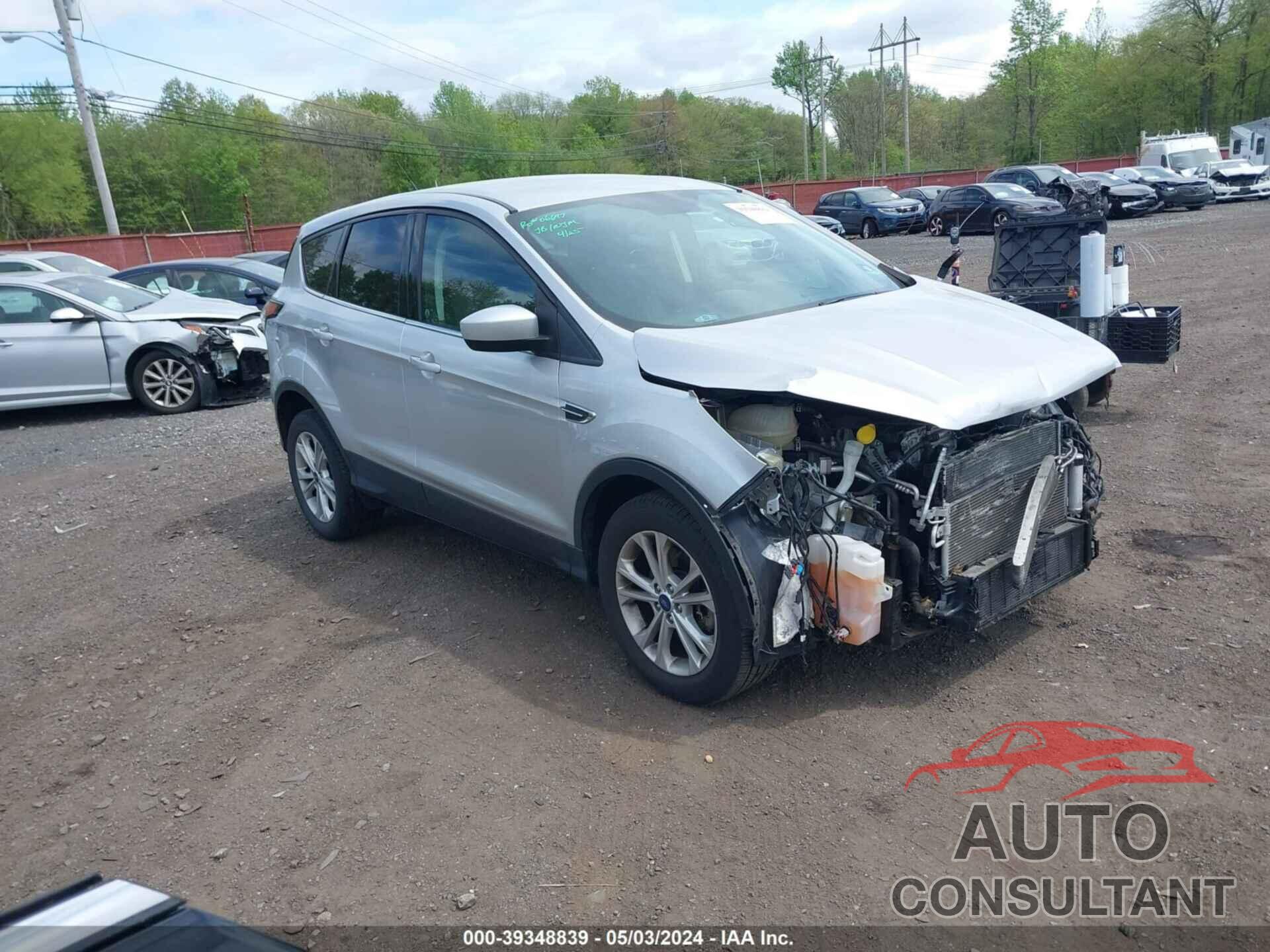 FORD ESCAPE 2017 - 1FMCU9GD1HUC58333