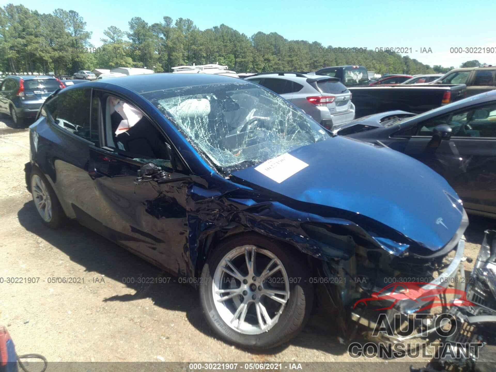 TESLA MODEL Y 2021 - 5YJYGAEE3MF146019