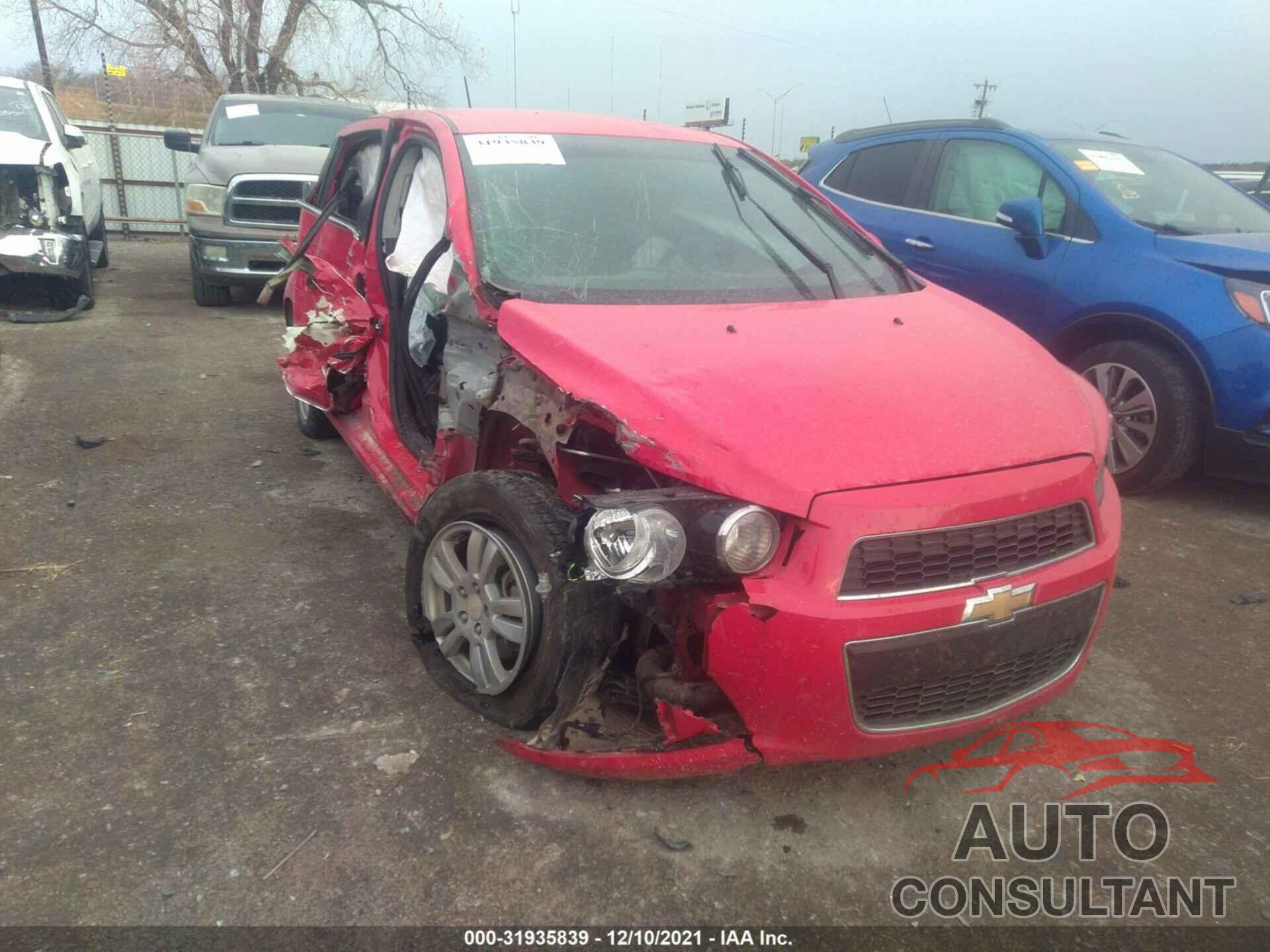 CHEVROLET SONIC 2016 - 1G1JC6SB1G4127980